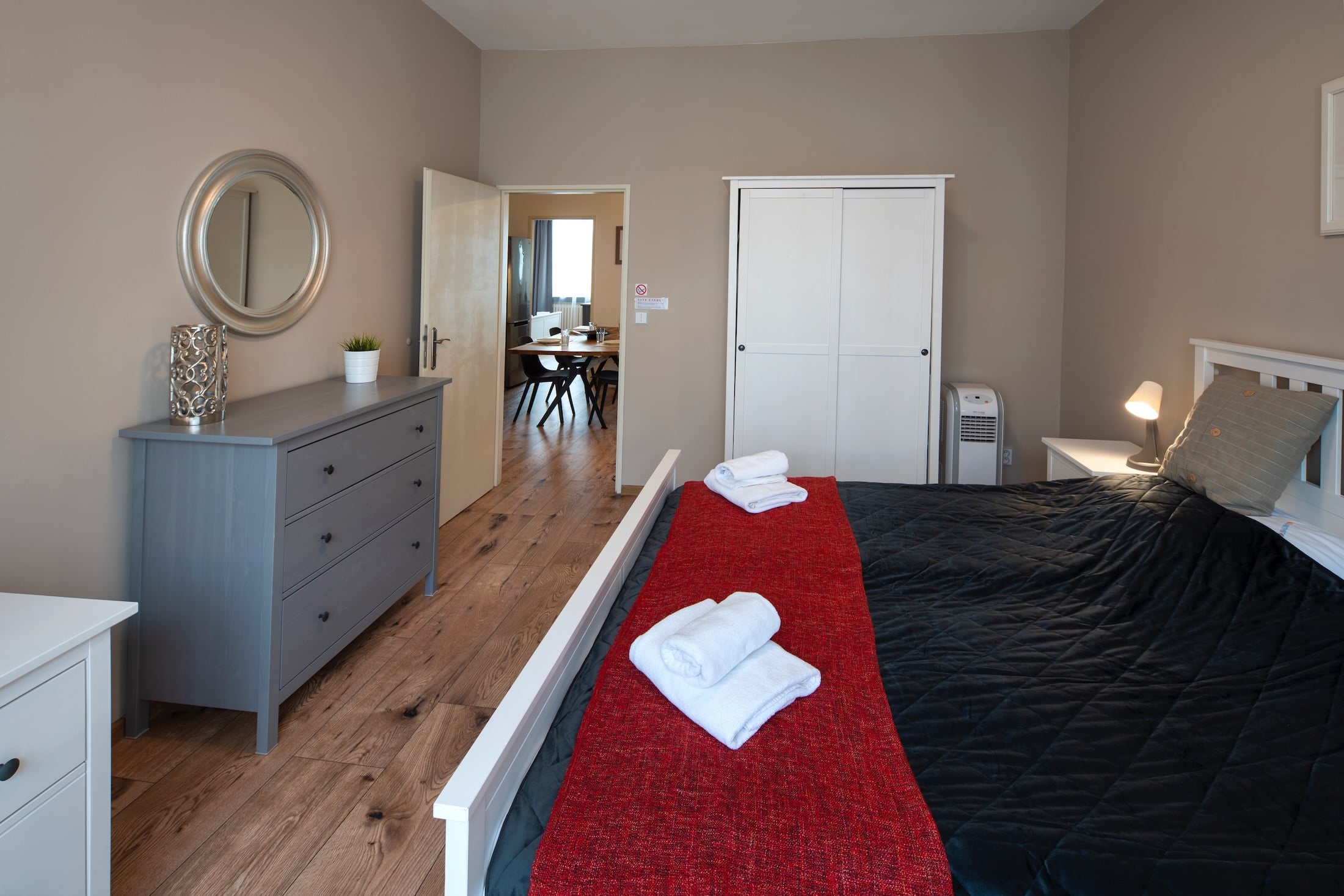 Apartment Four Bedrooms Two Bathrooms