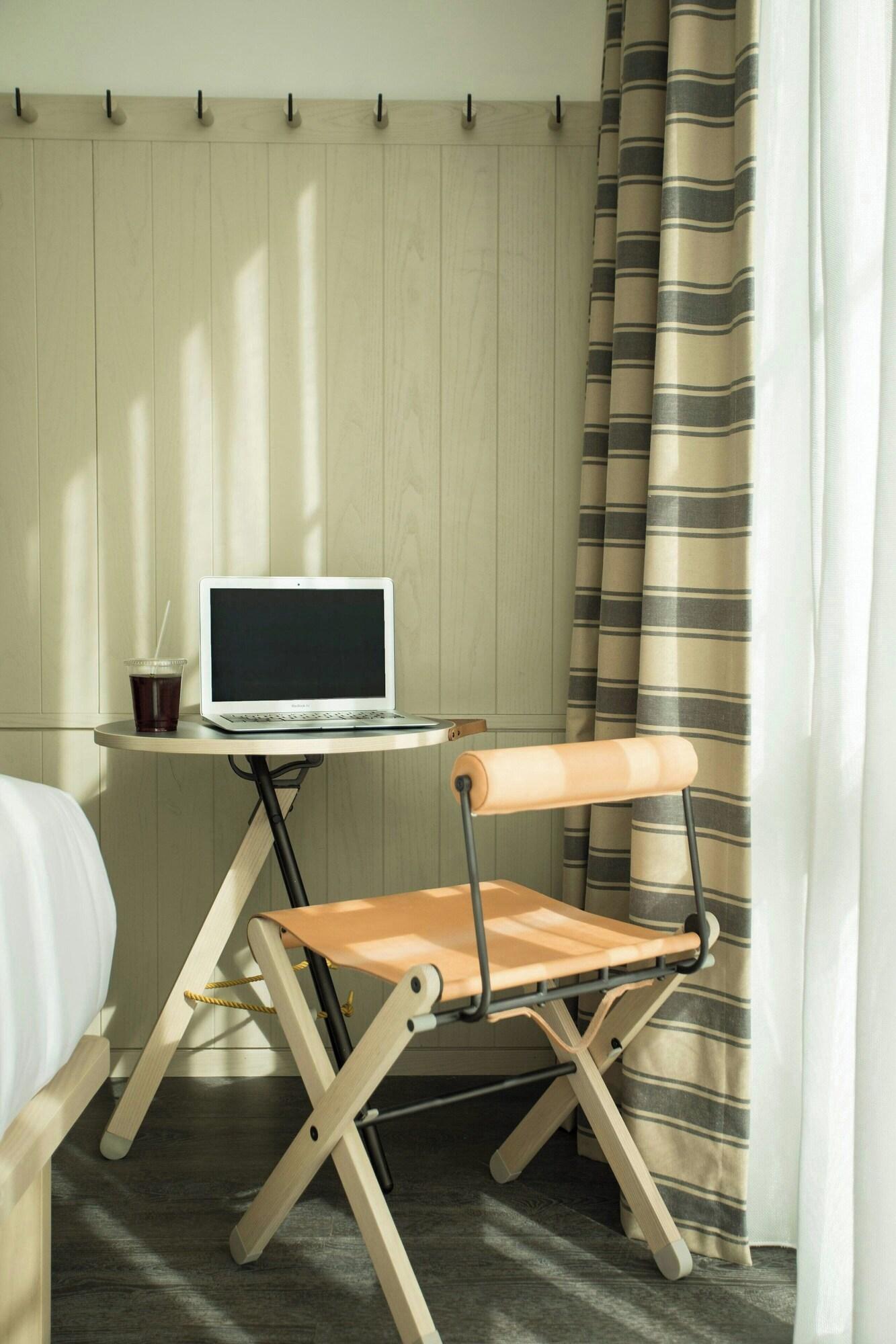 Double Accessible King Size Bed