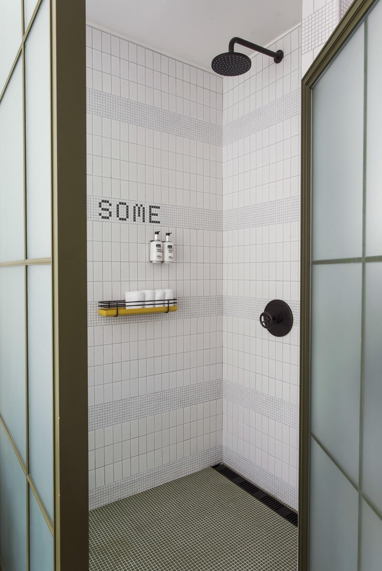 Double Accessible