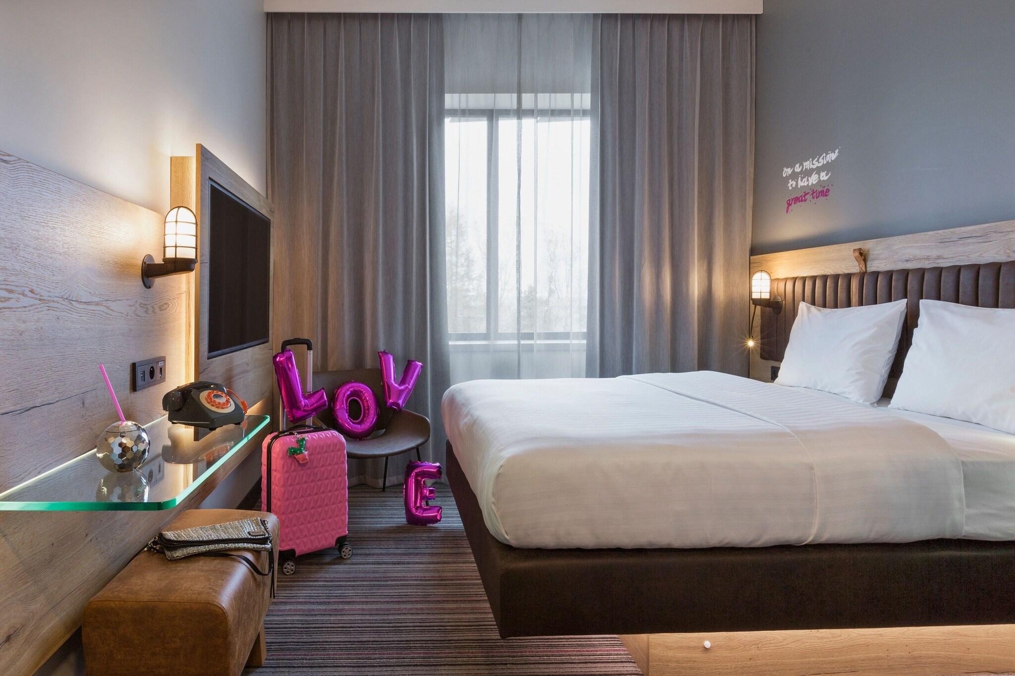 Double Queen Size Bed