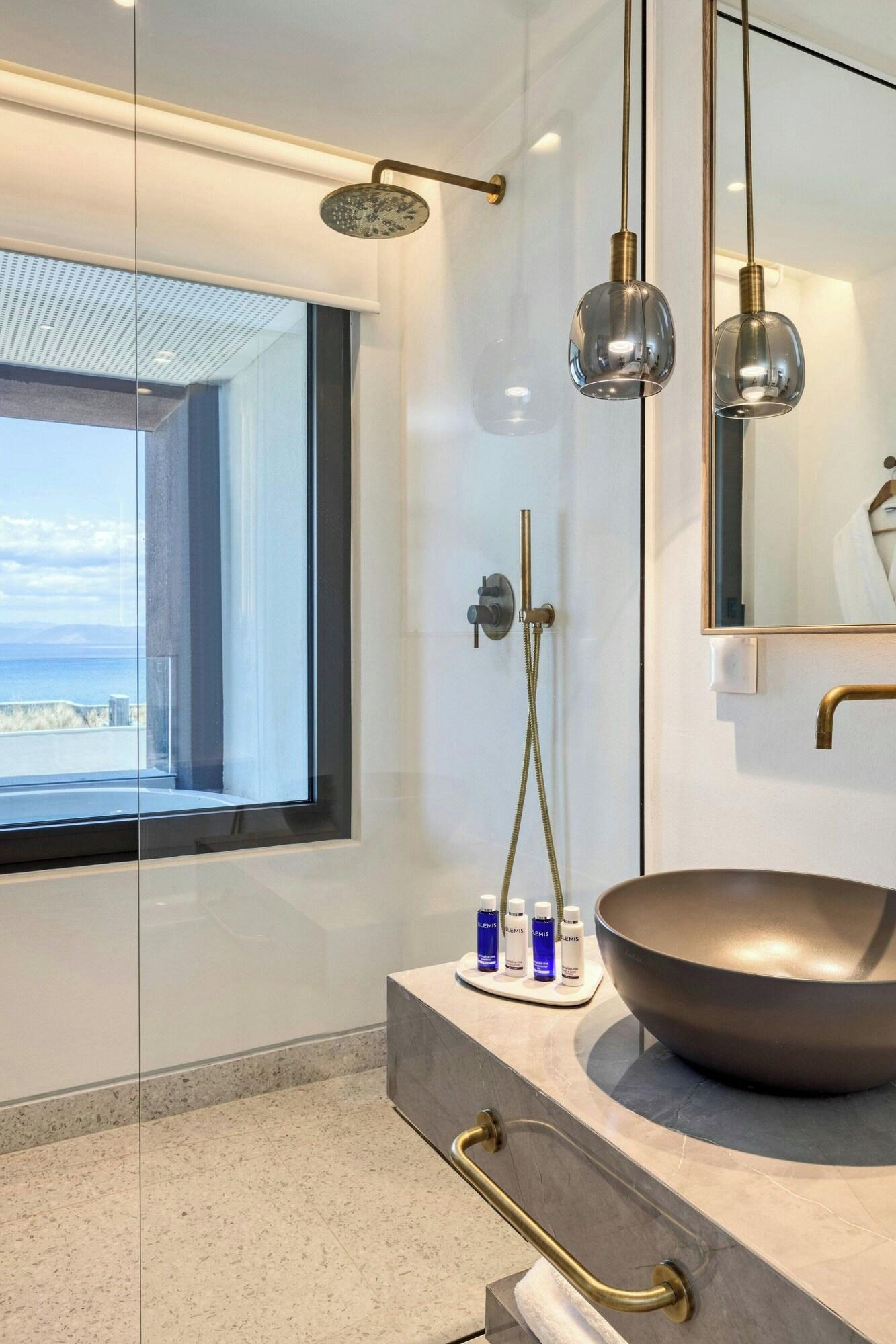 Studio King Bed with Jacuzzi