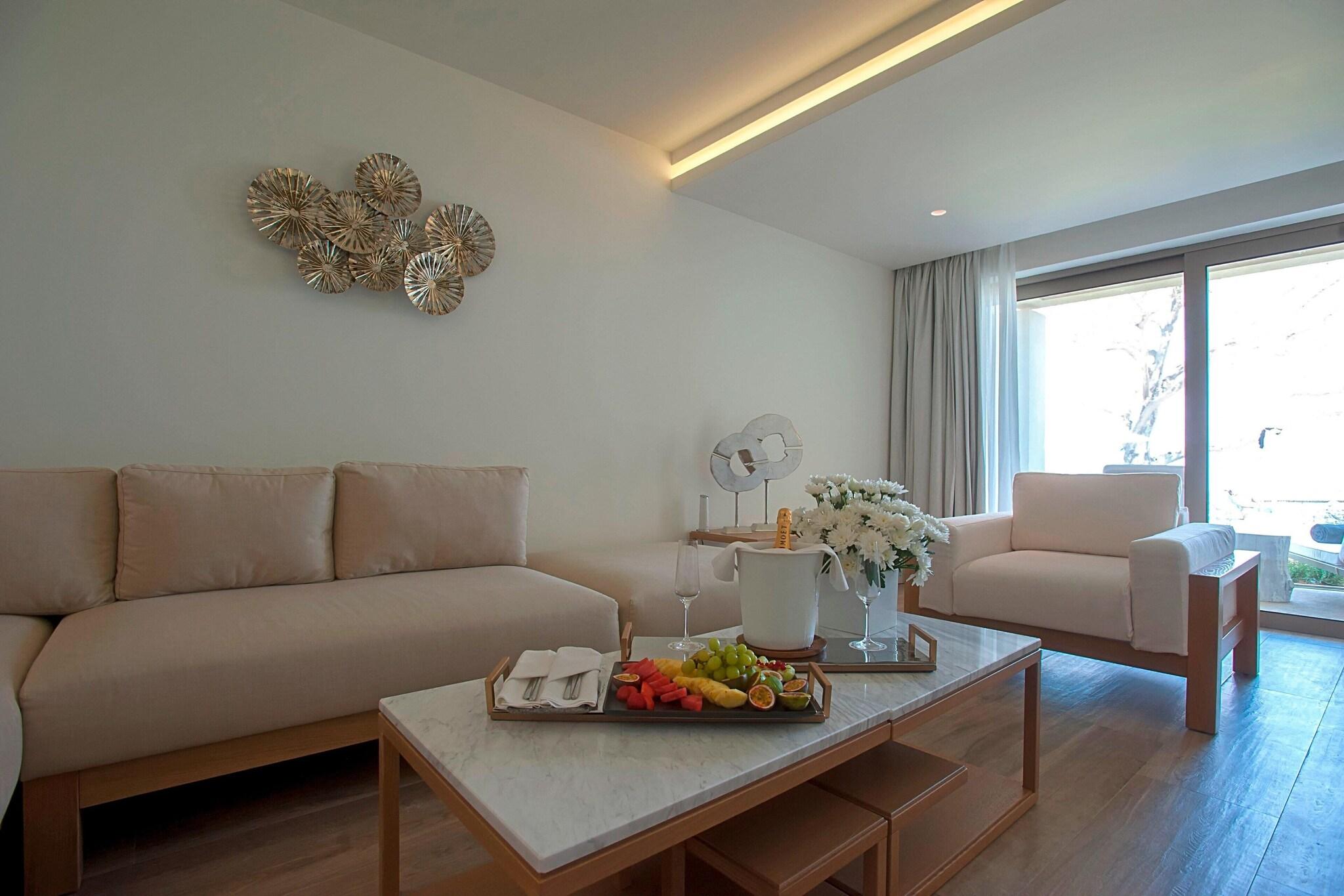 Suite Sea View King Bed