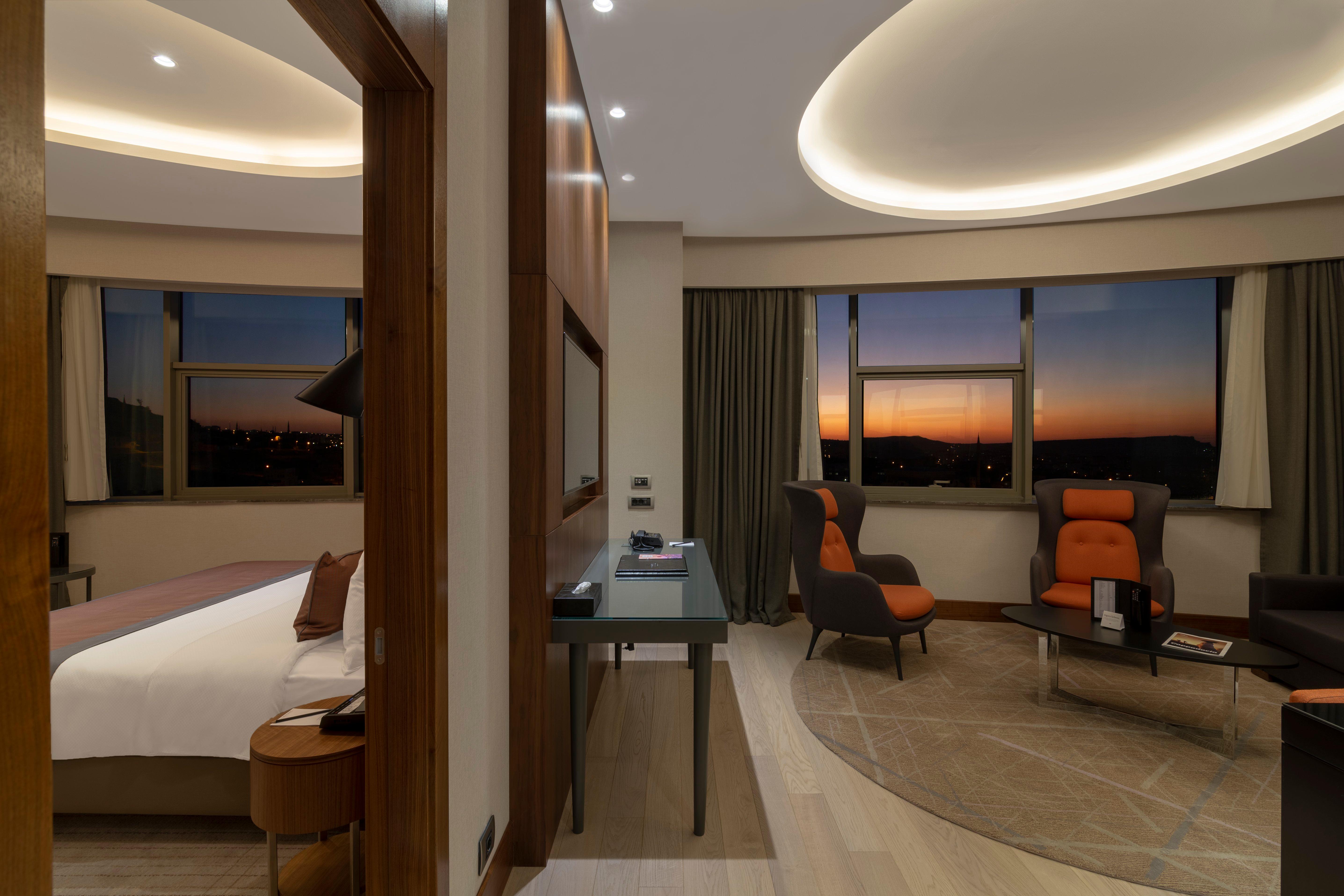 Suite King Size Bed