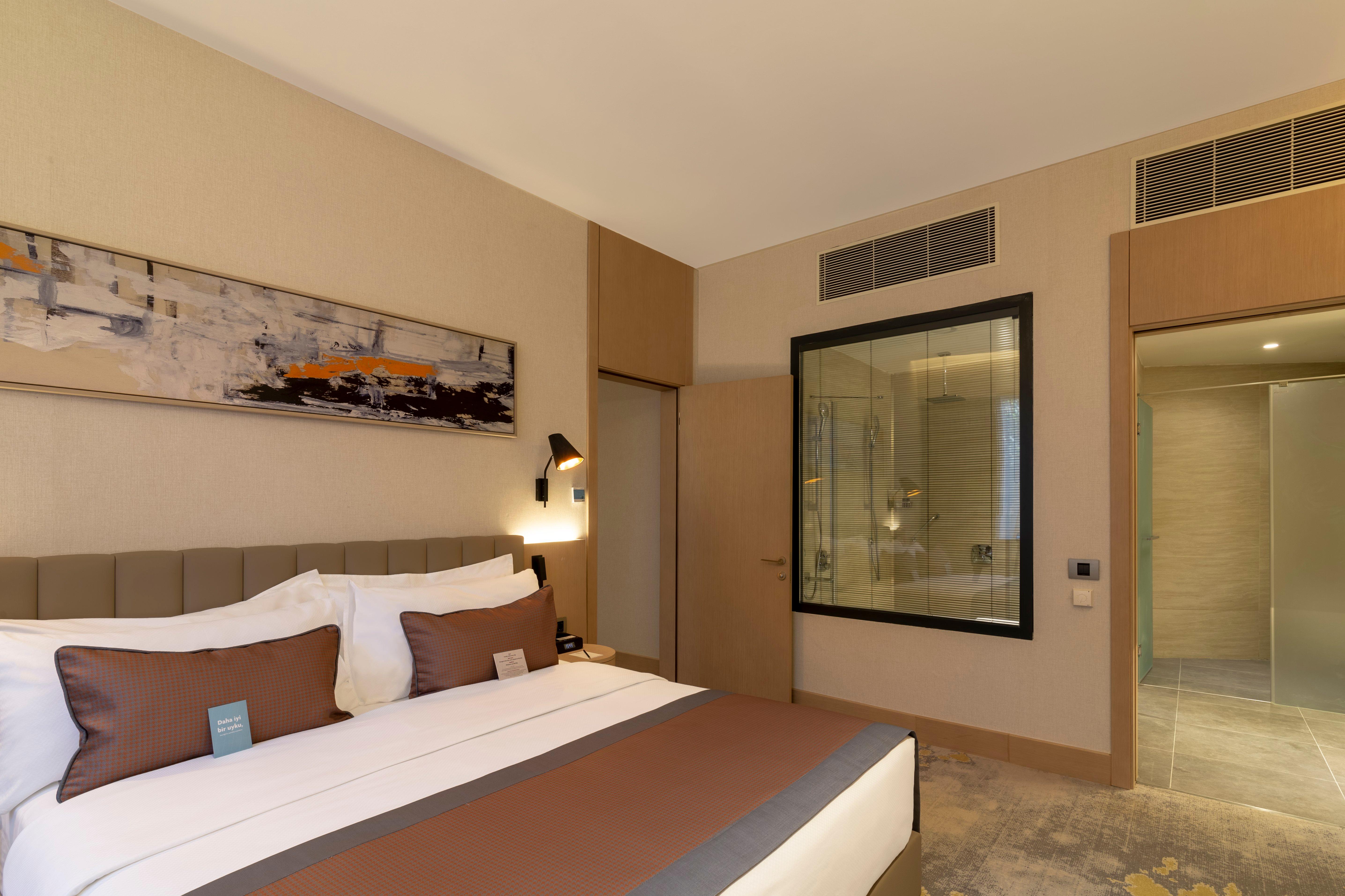 Suite King Size Bed