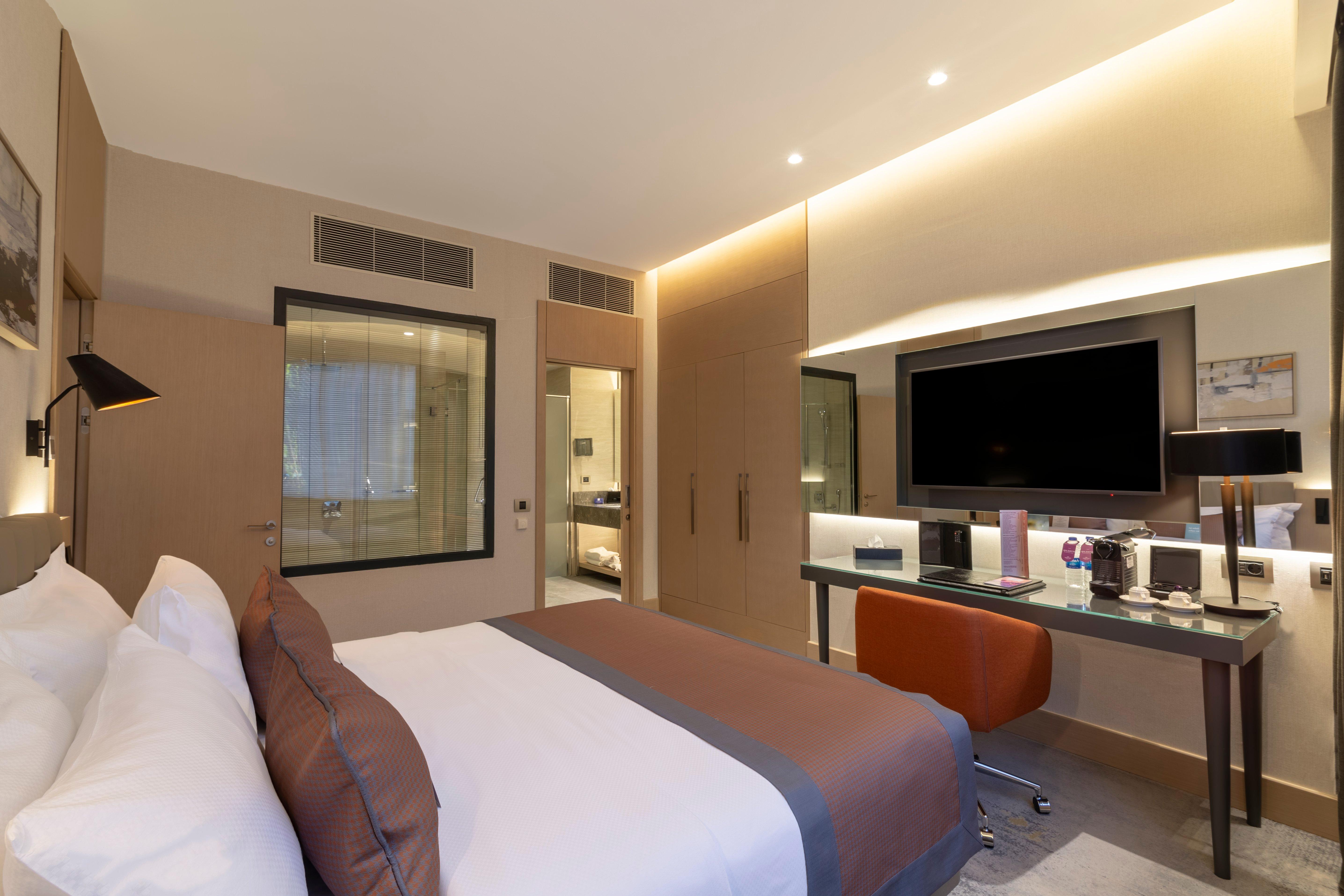 Suite King Size Bed