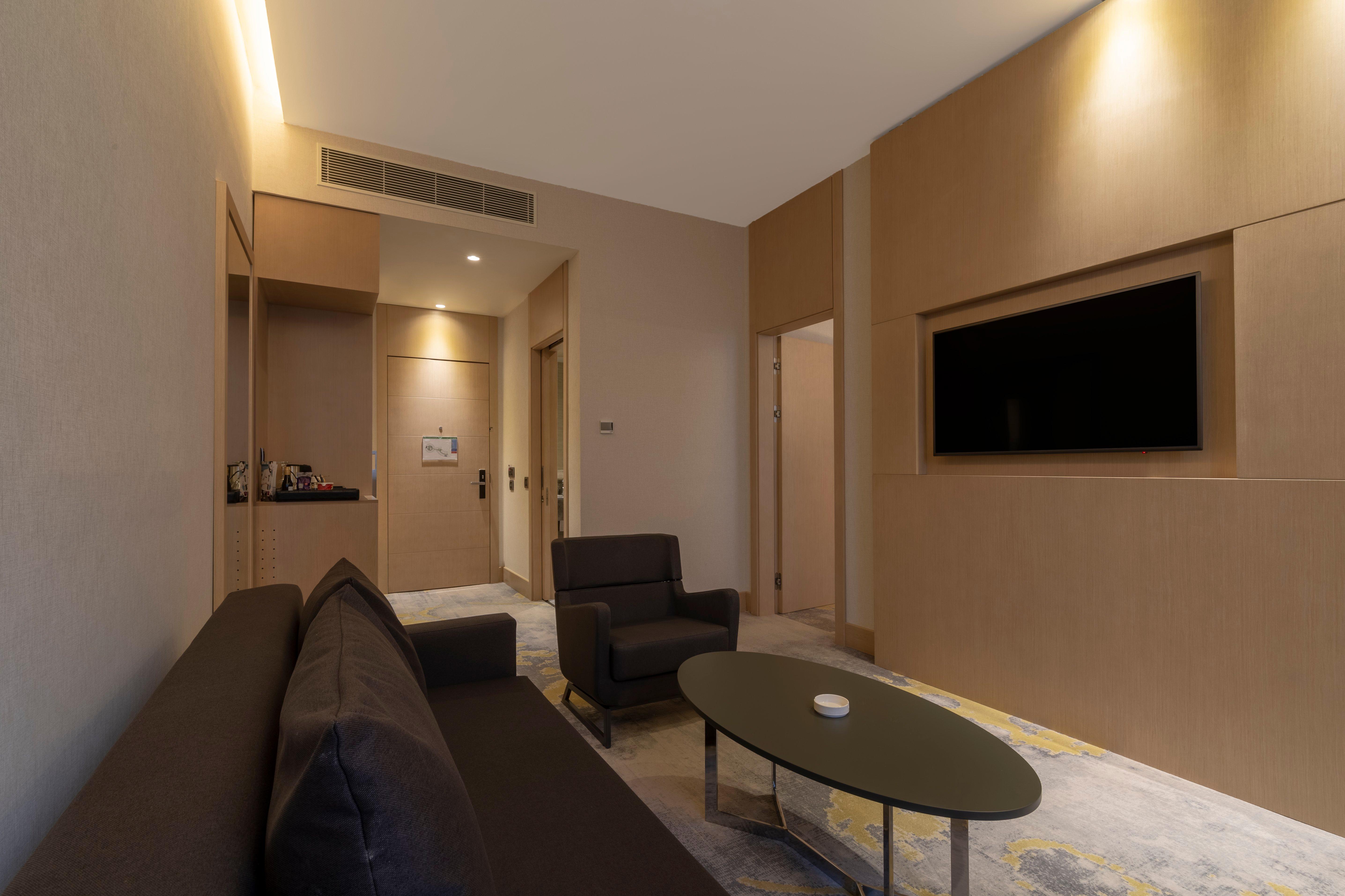 Suite King Size Bed