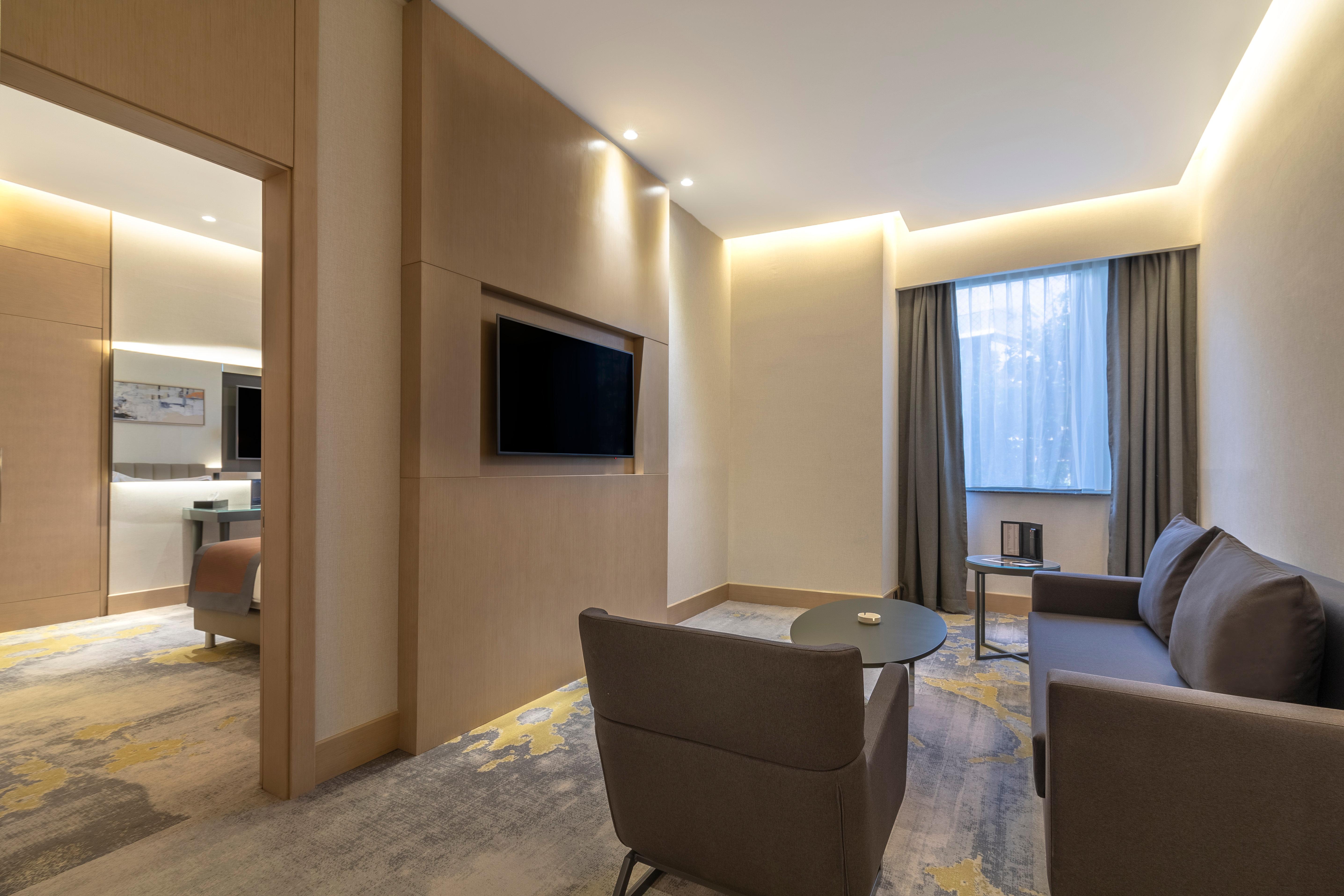 Suite King Size Bed