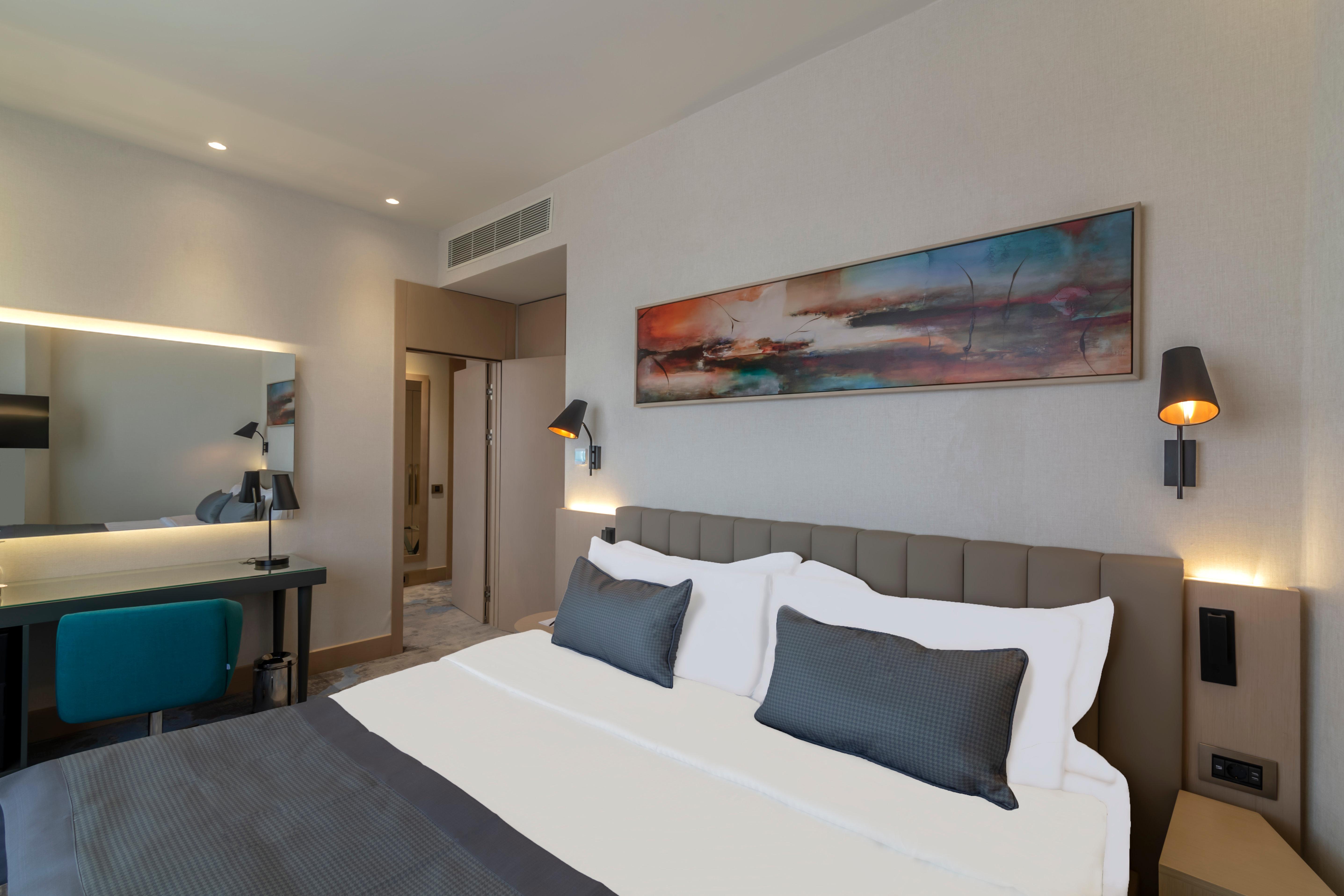 Double City View King Bed