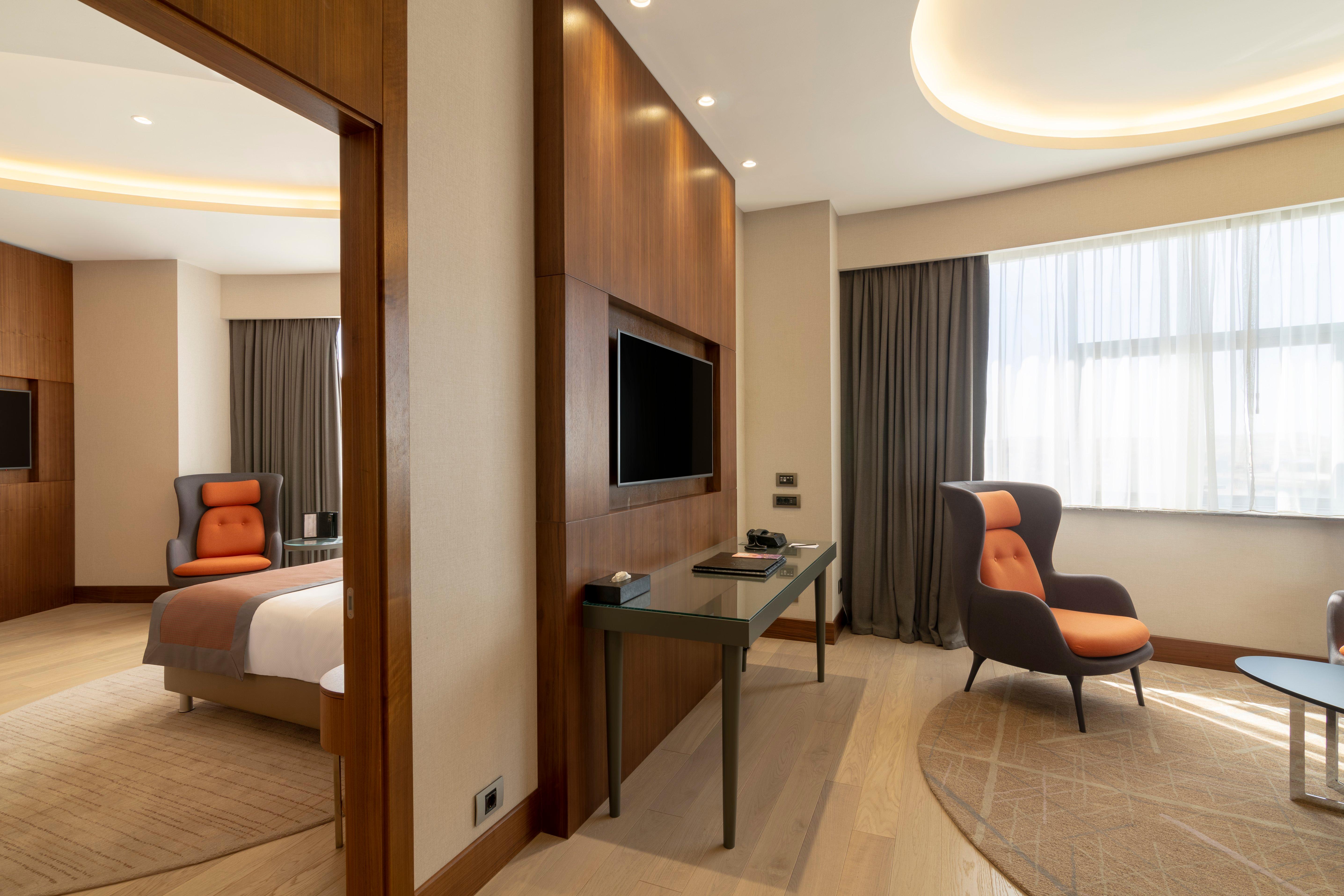 Suite City View King Bed