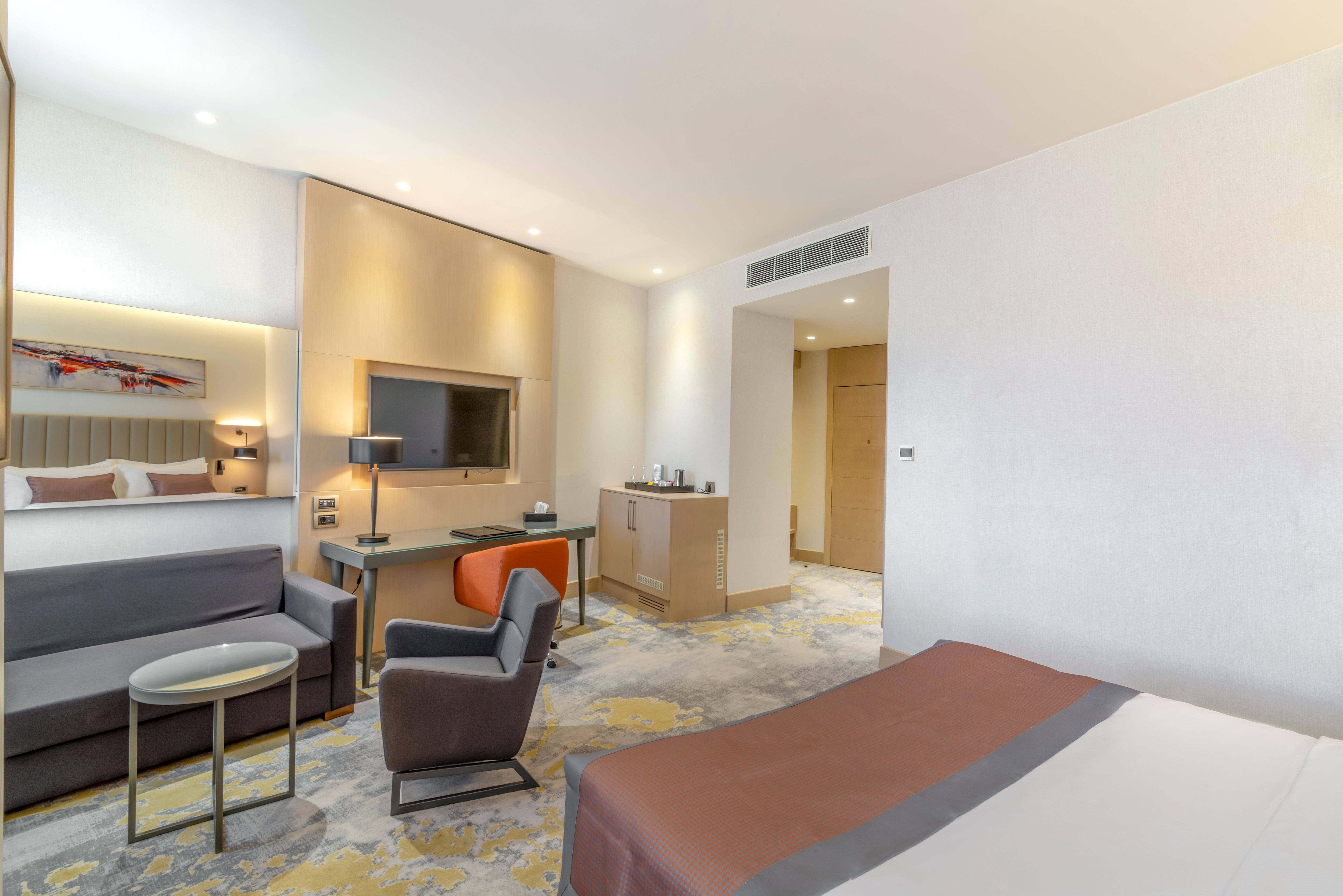 Double Club King Bed