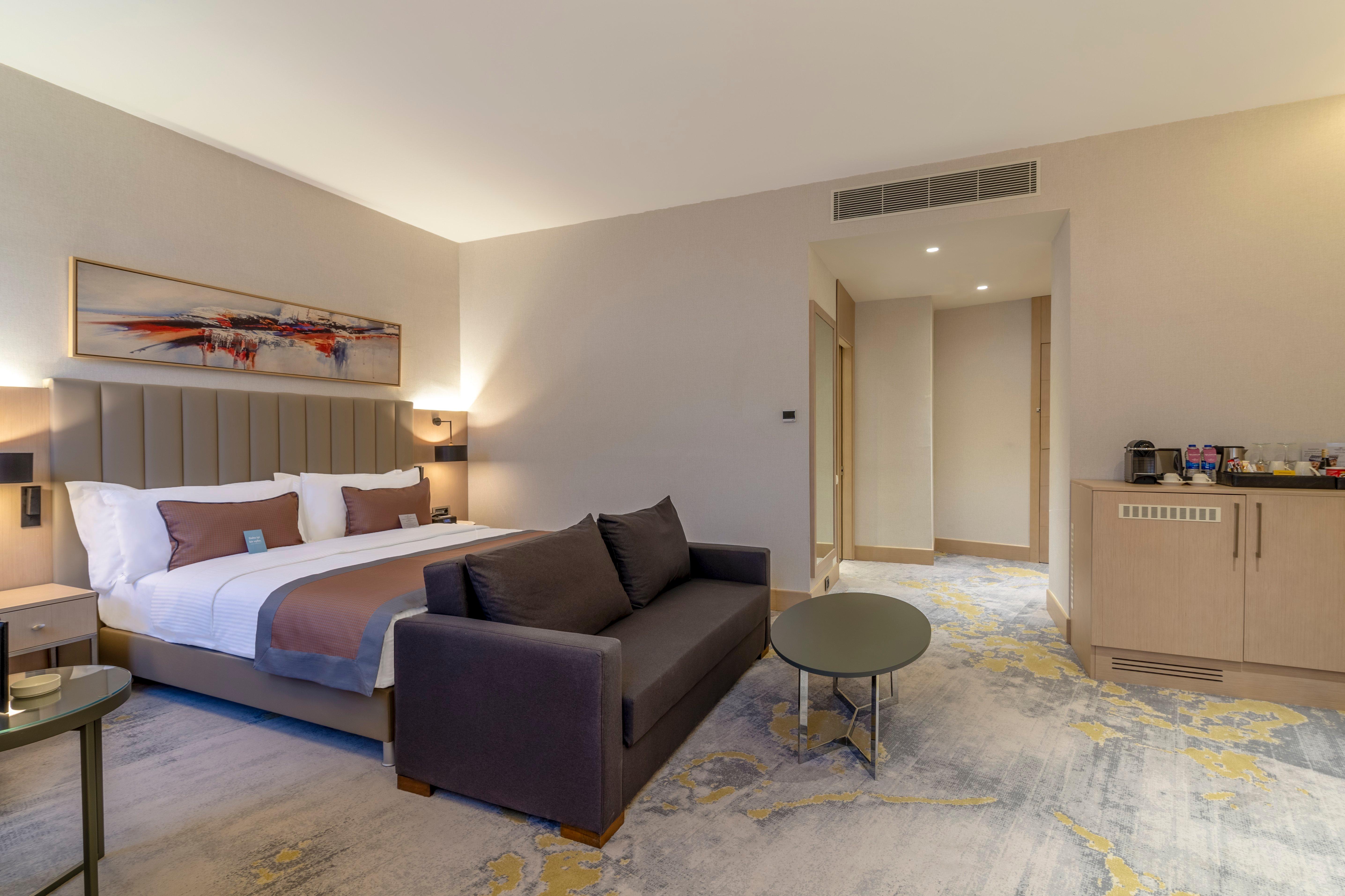 Double Club King Bed