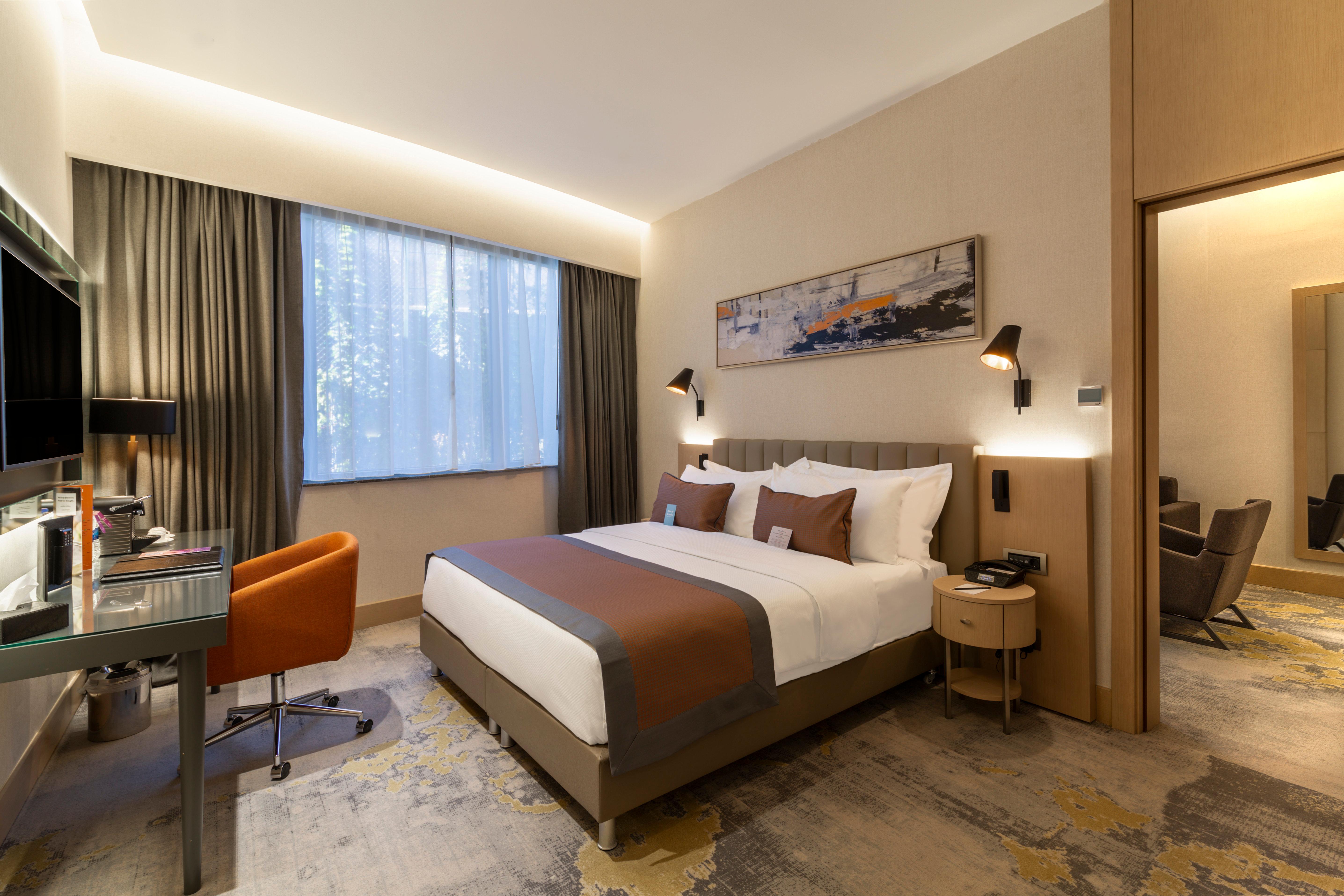 Double Club King Bed