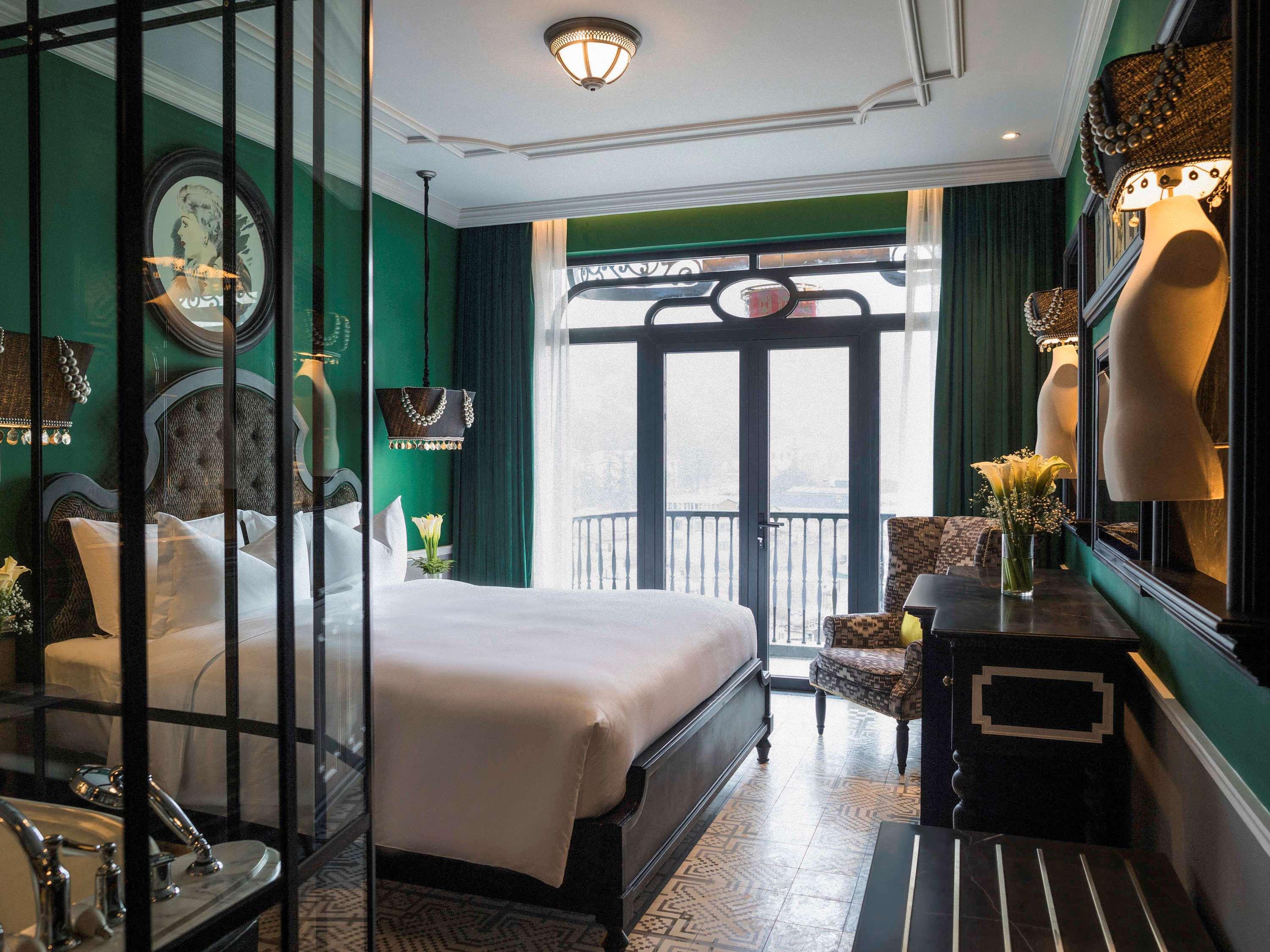 Double Deluxe King Bed