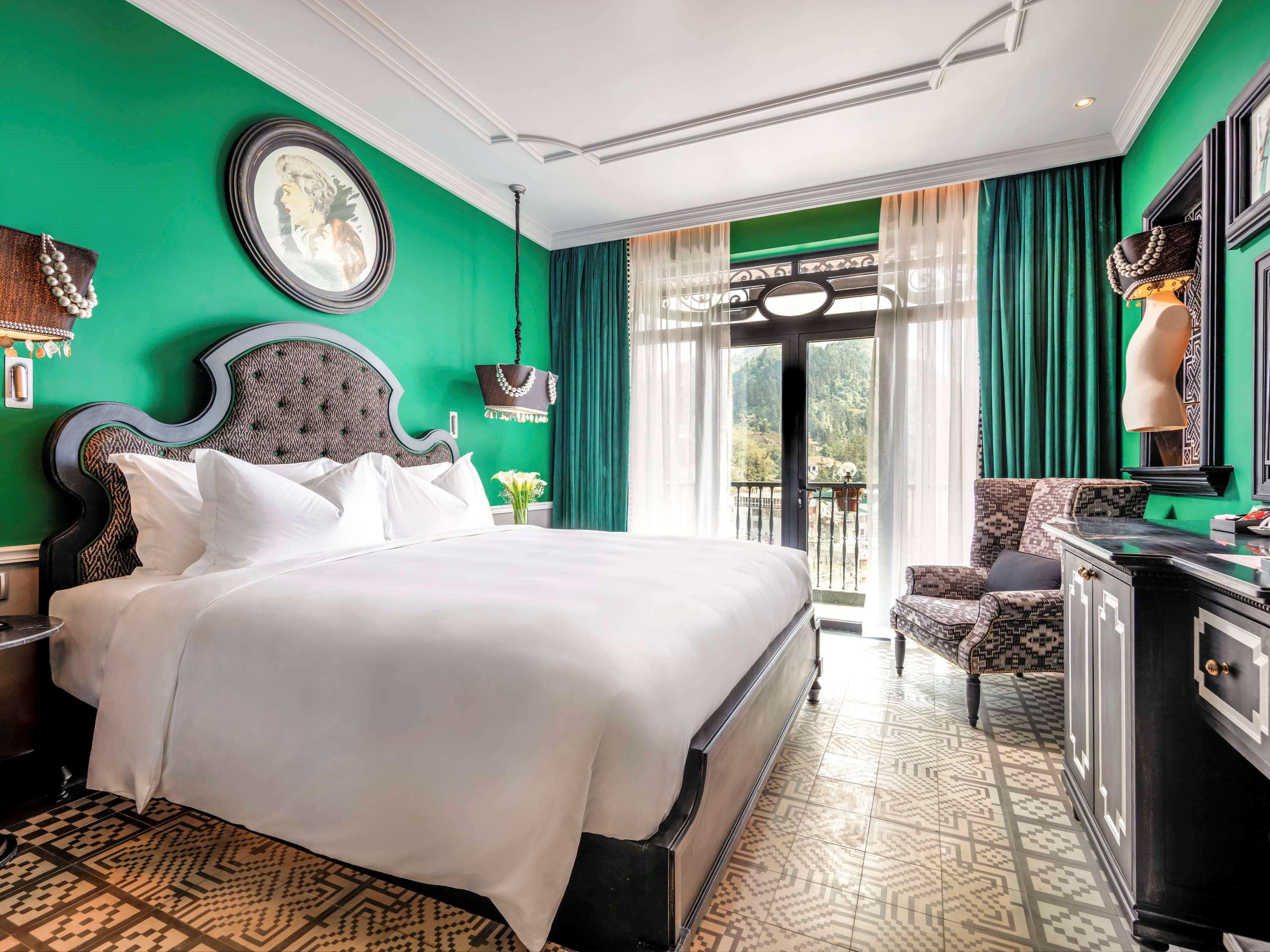 Double Deluxe King Bed