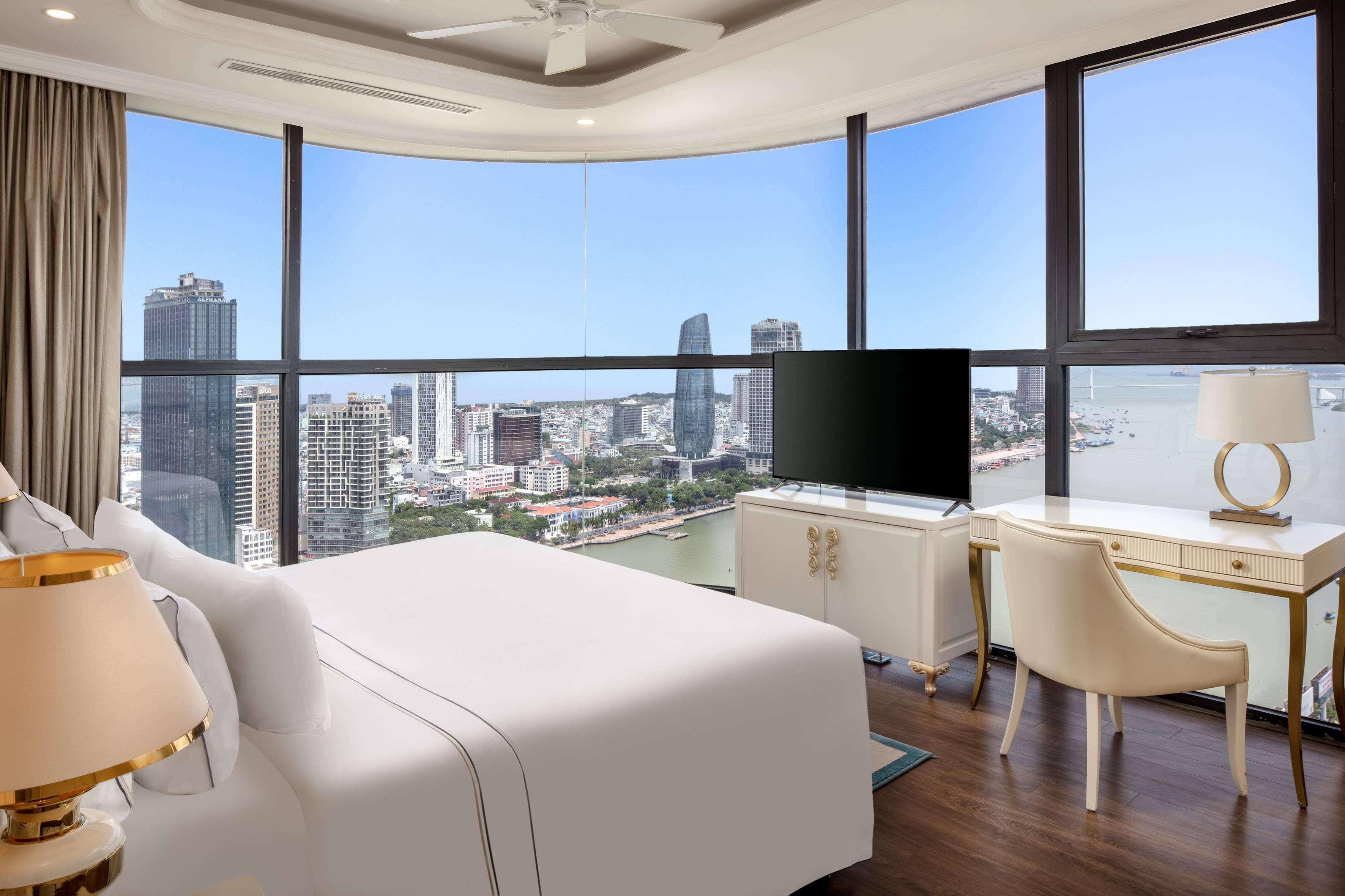 Suite with Views