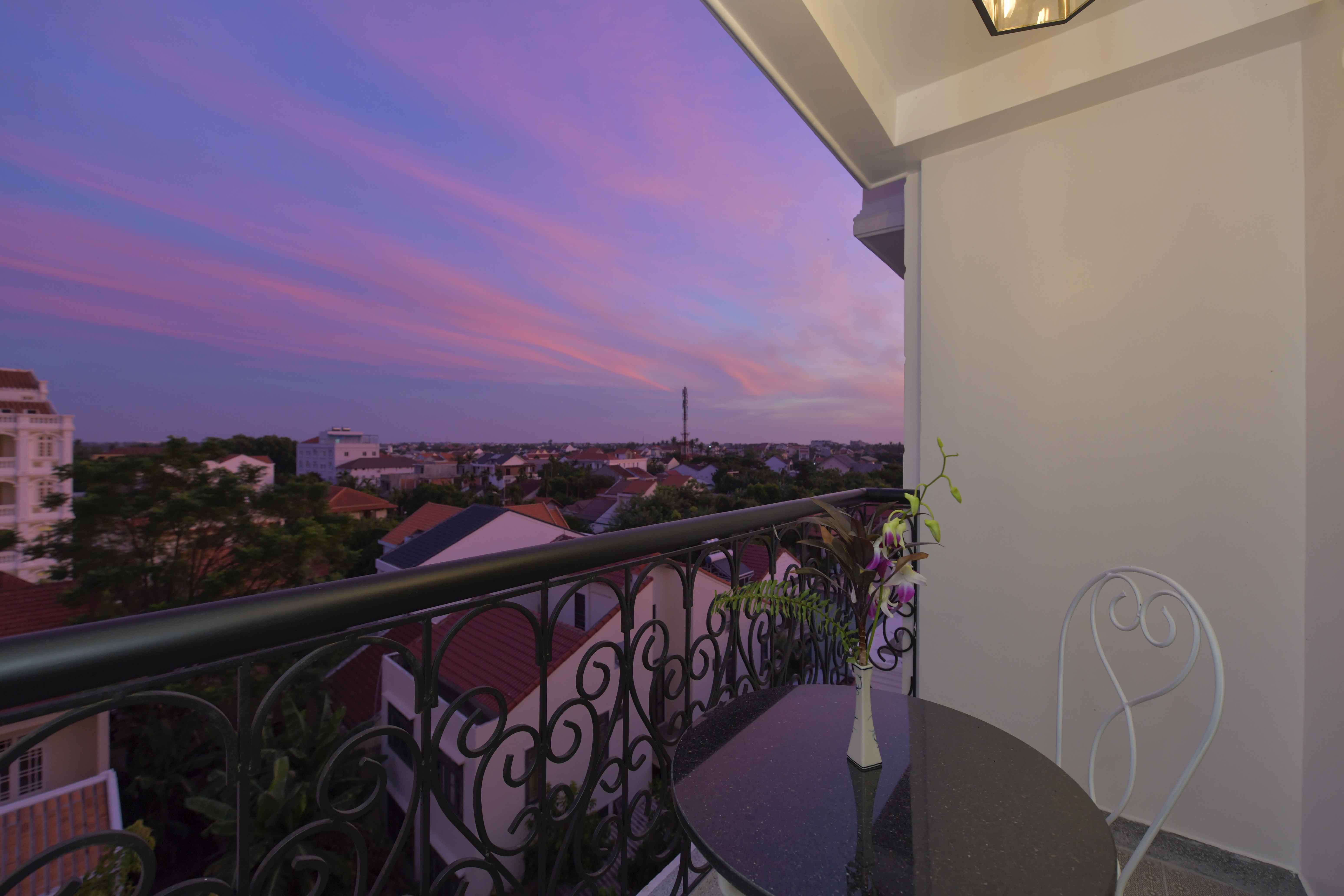 Twin Deluxe City View