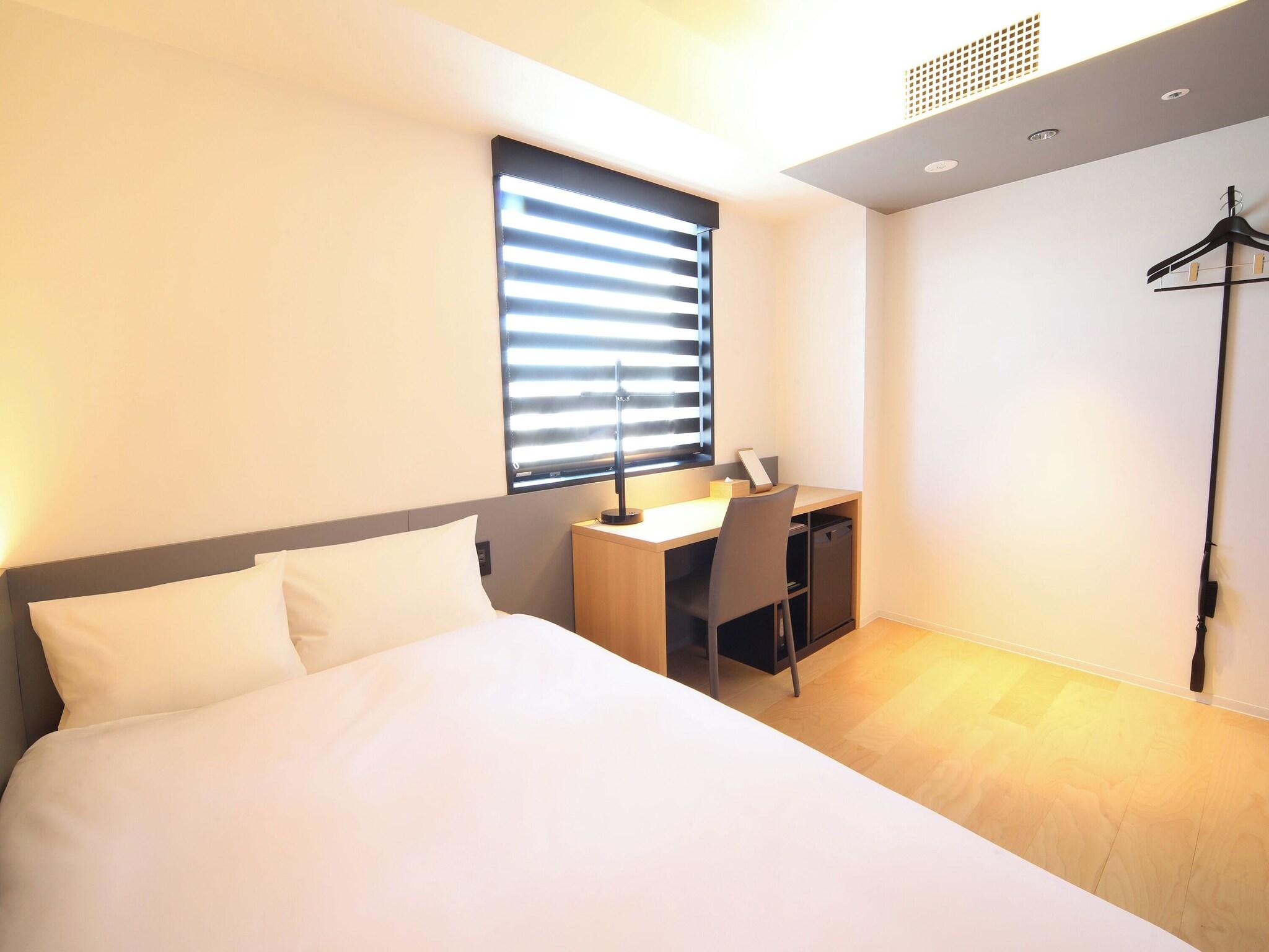 Single Economy Non Smoking