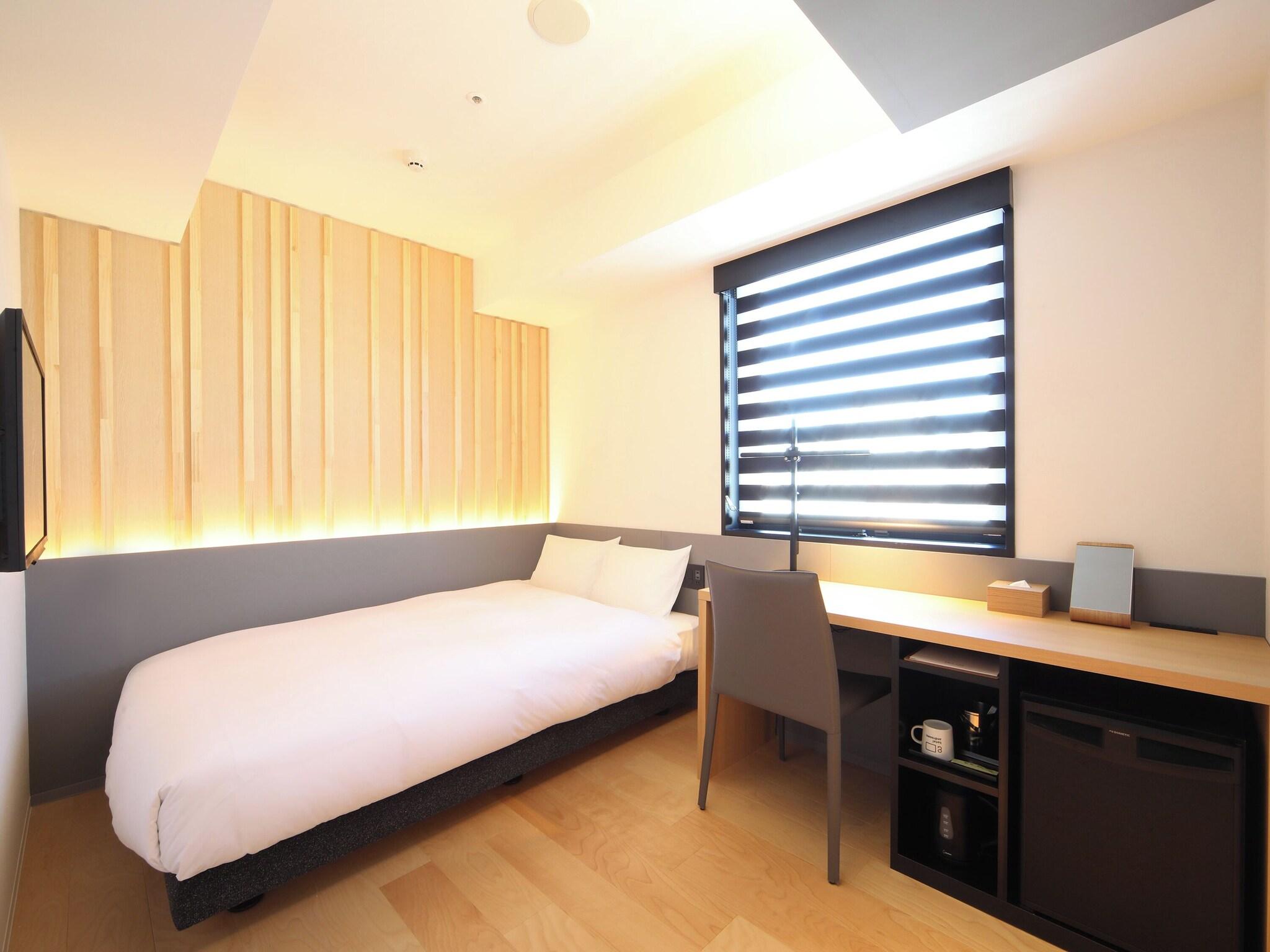 Single Economy Non Smoking