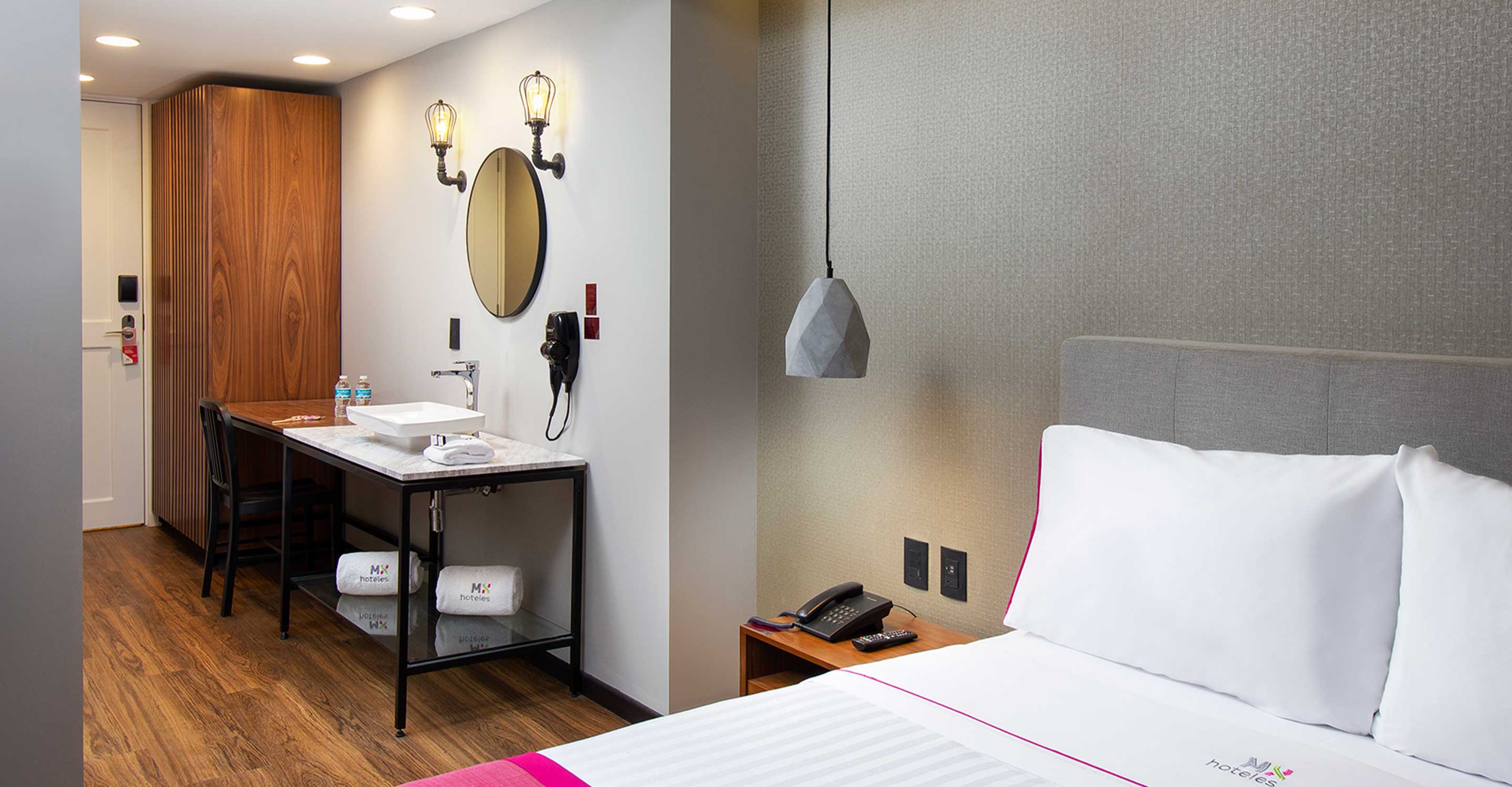 Junior Suite Queen Size Bed