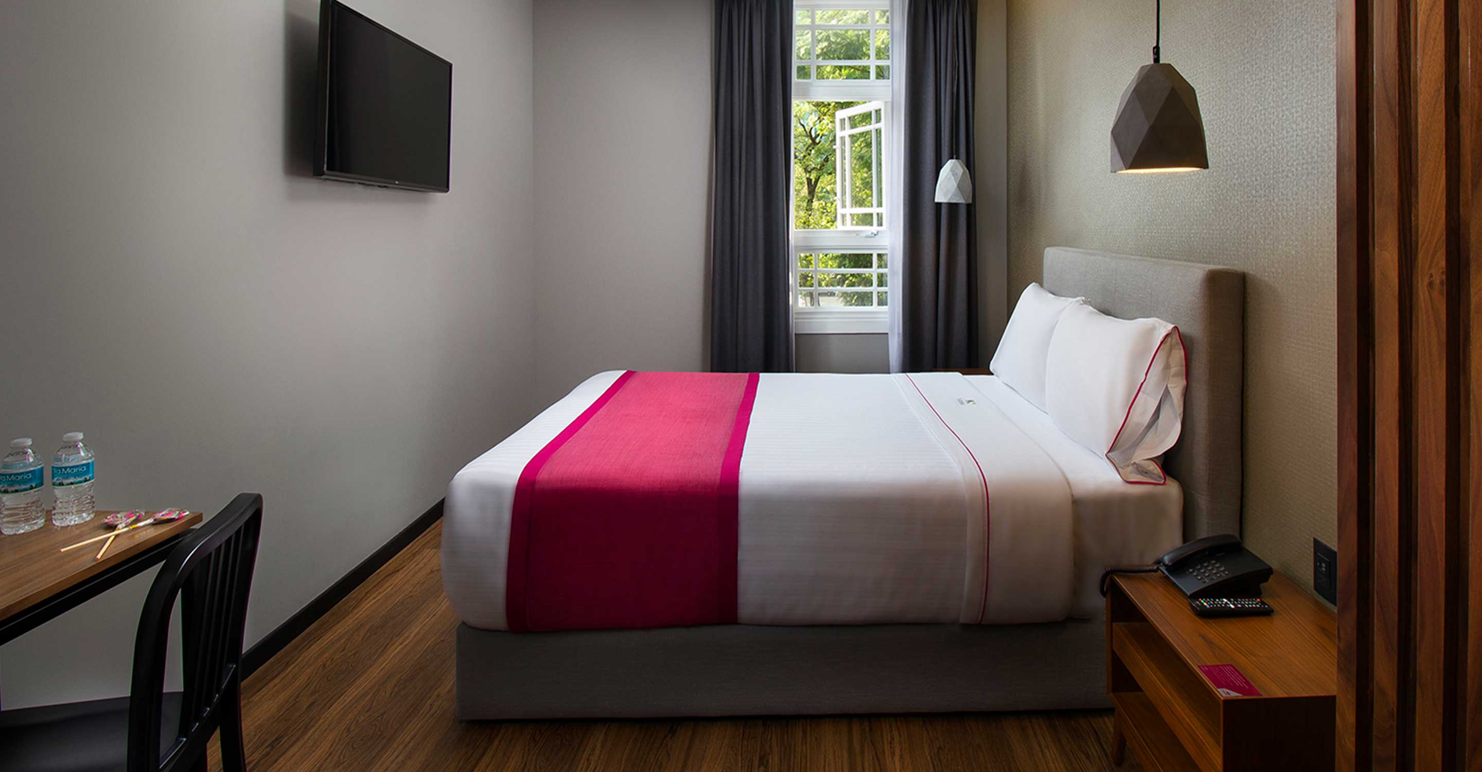 Junior Suite Queen Size Bed