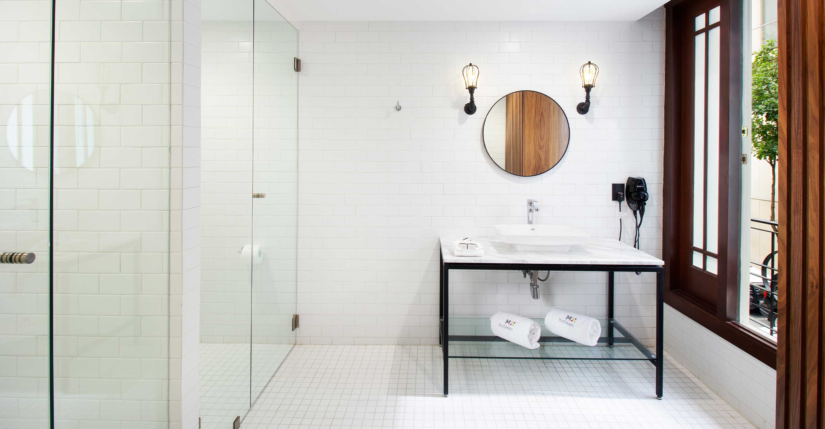 Junior Suite Queen Size Bed