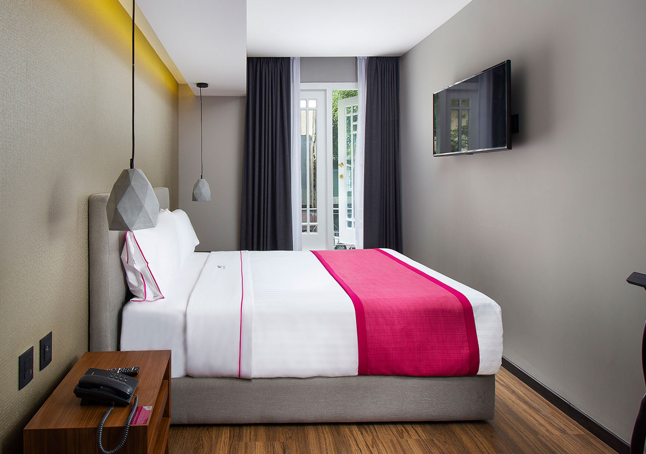 Junior Suite Queen Size Bed