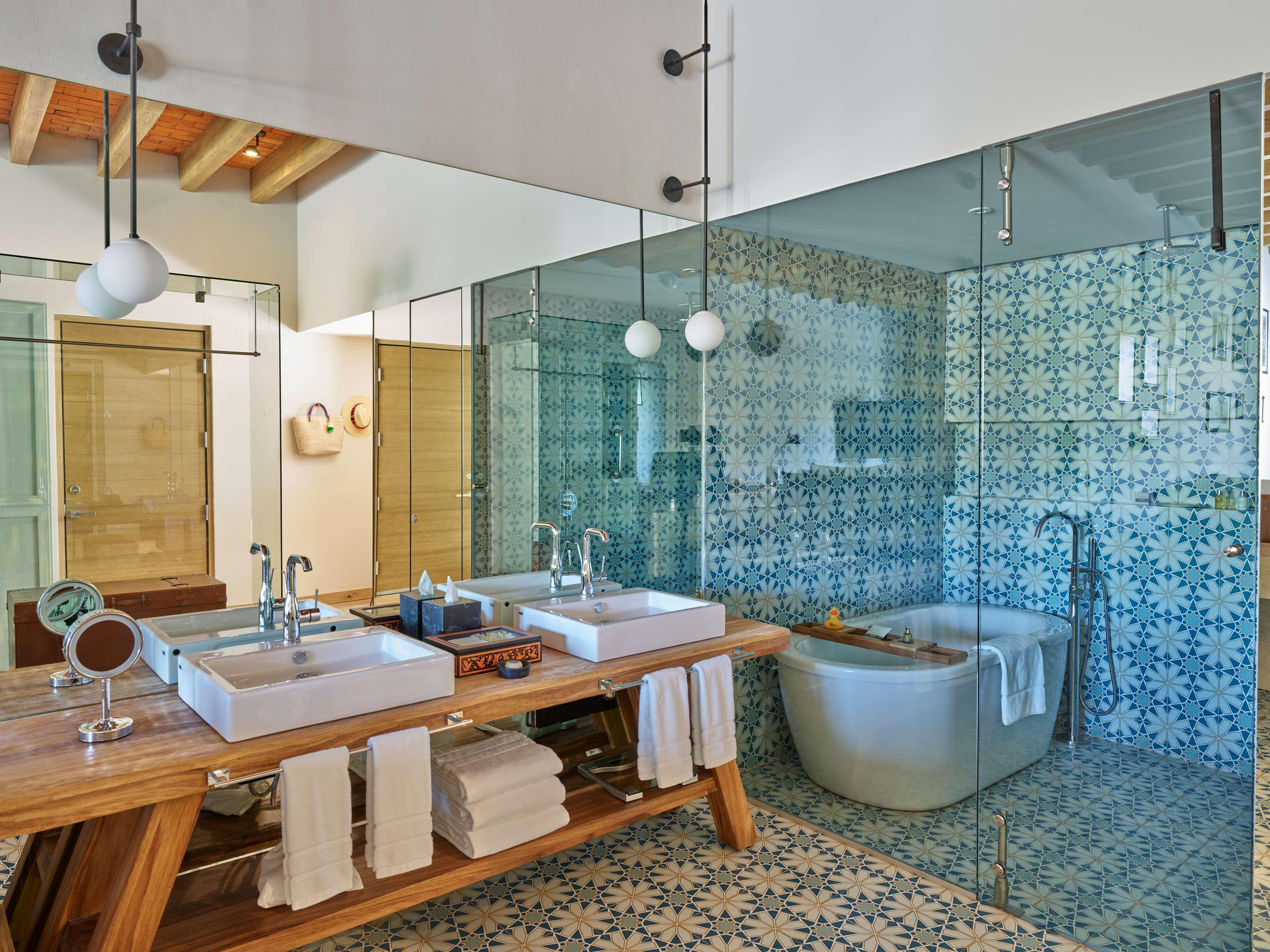 Double Garden View King Bed