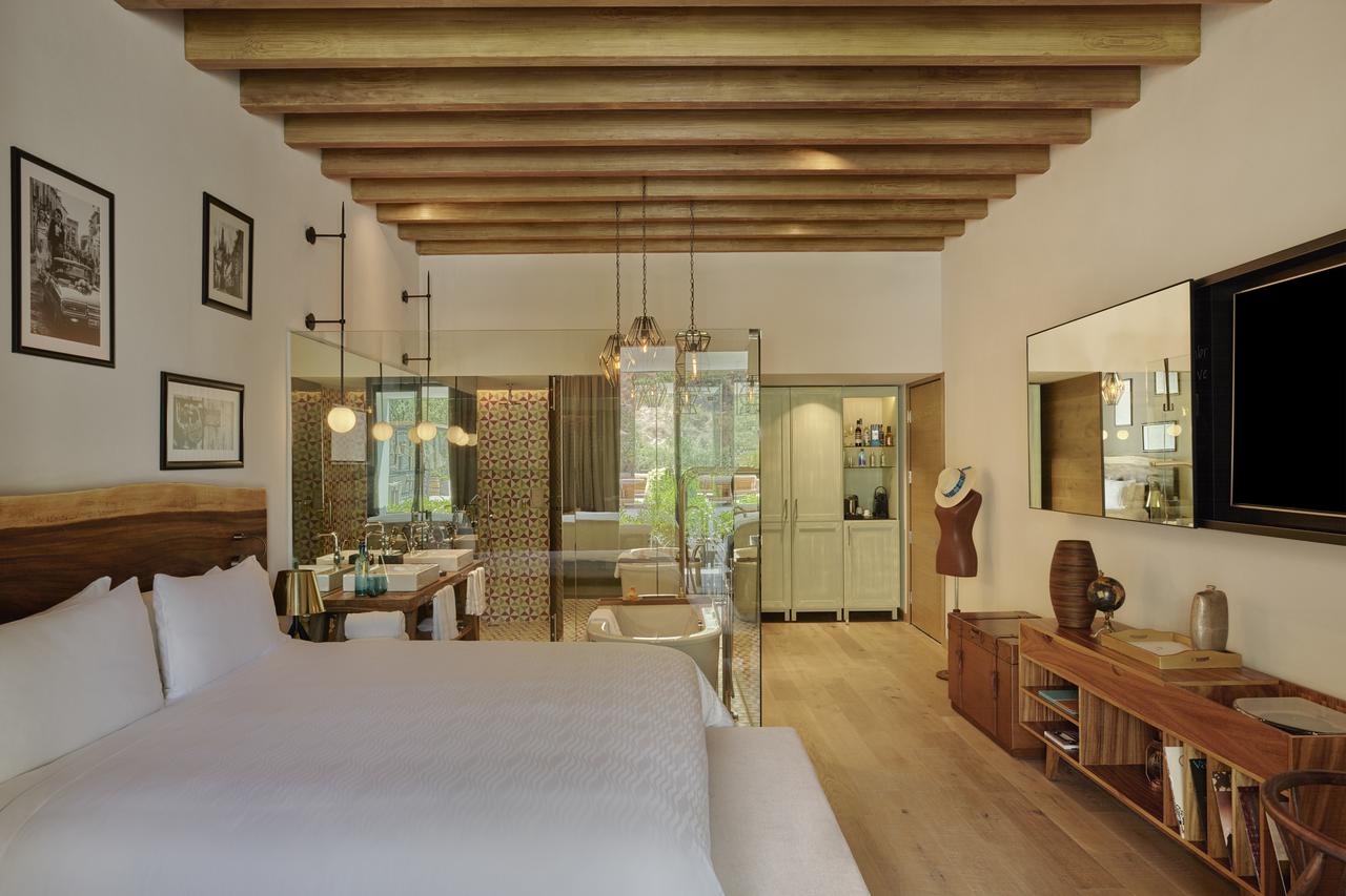 Room Deluxe King Bed