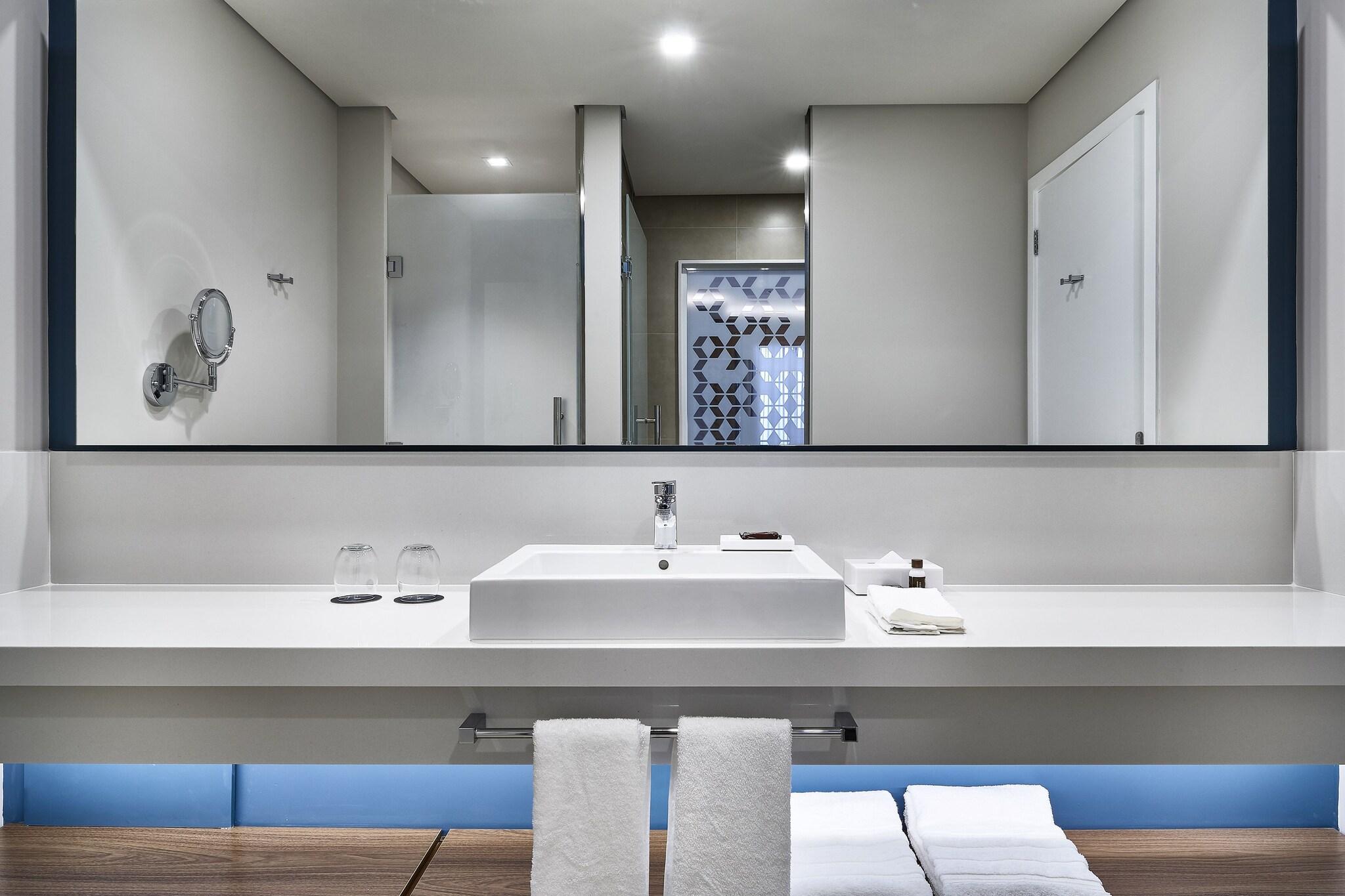 Double Club King Bed