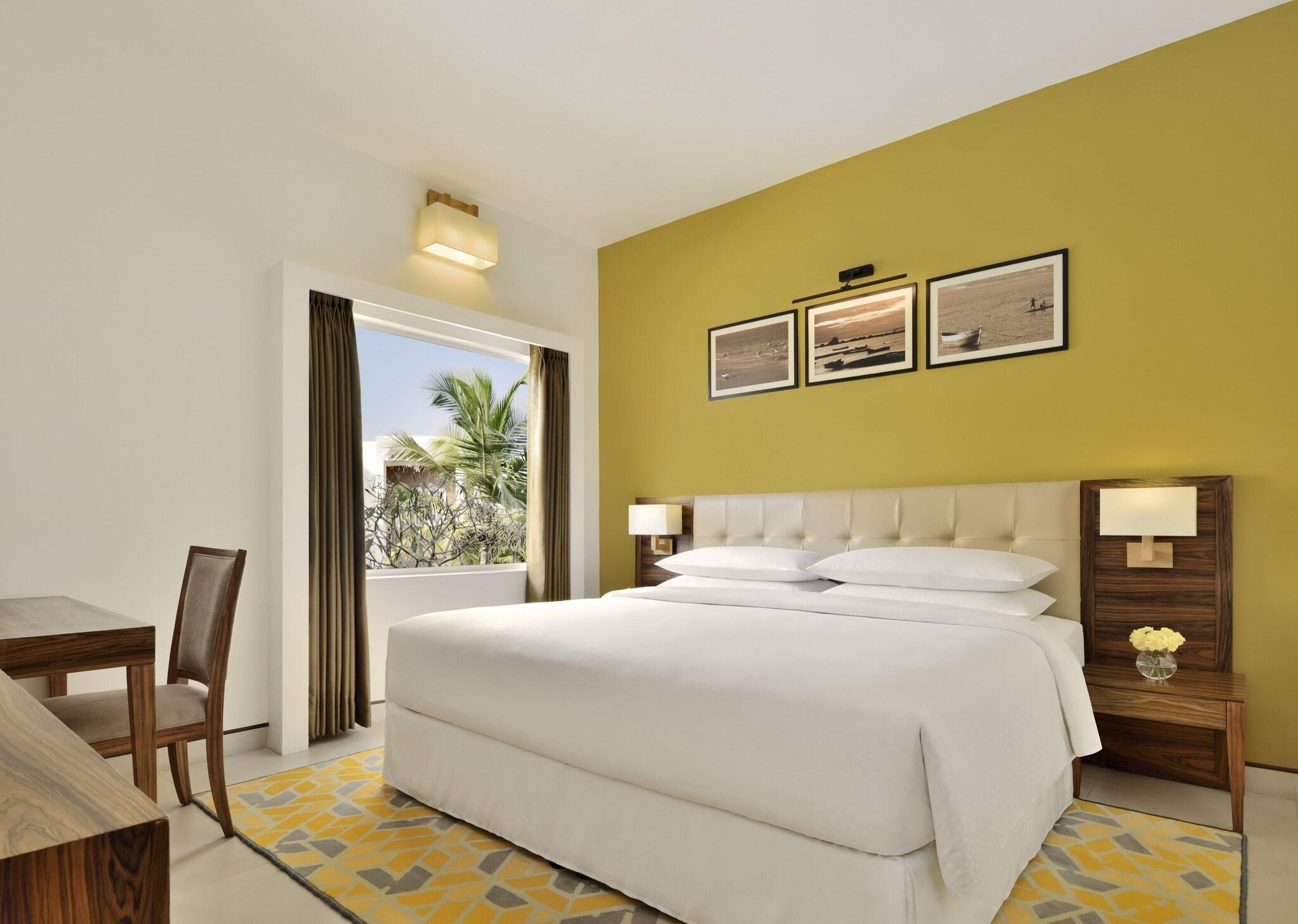 Suite Pool View King Bed