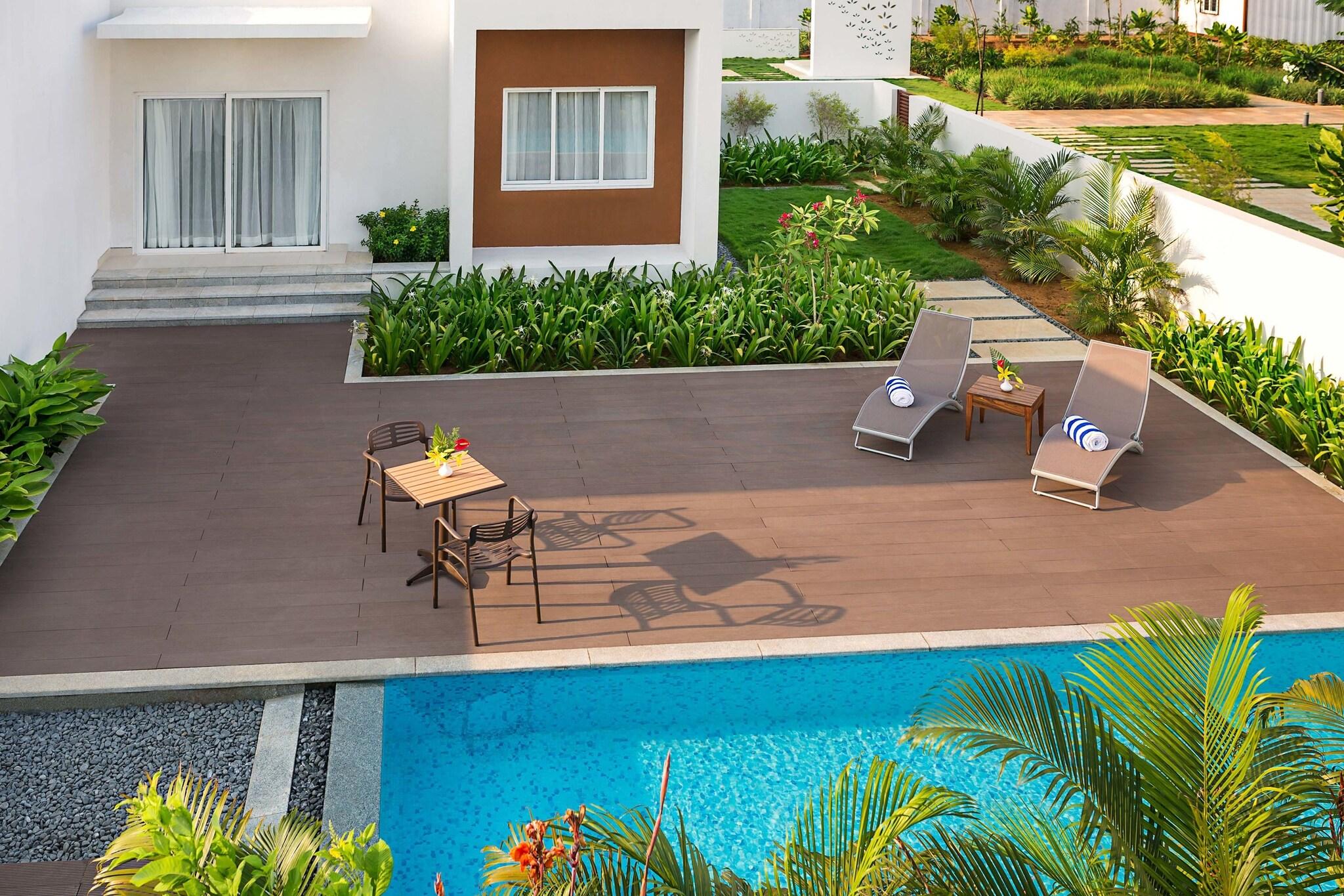 Double Garden View King Bed