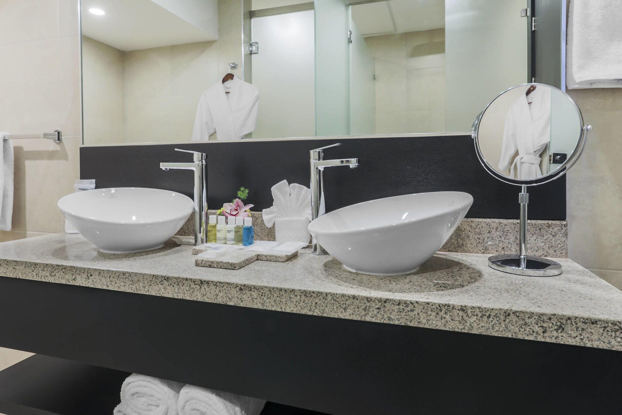 Junior Suite King Bed One Bedroom 