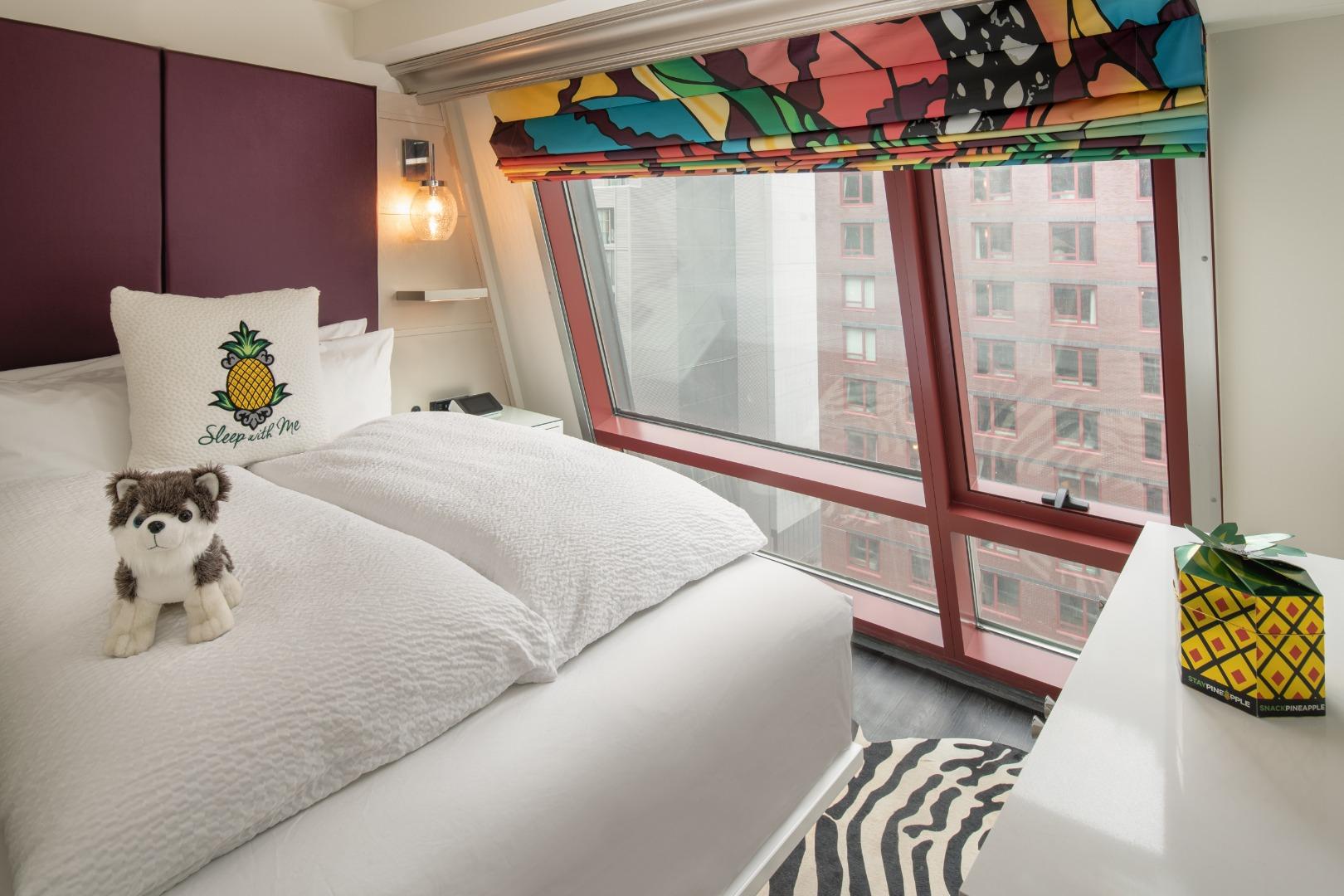 Room Queen Size Bed