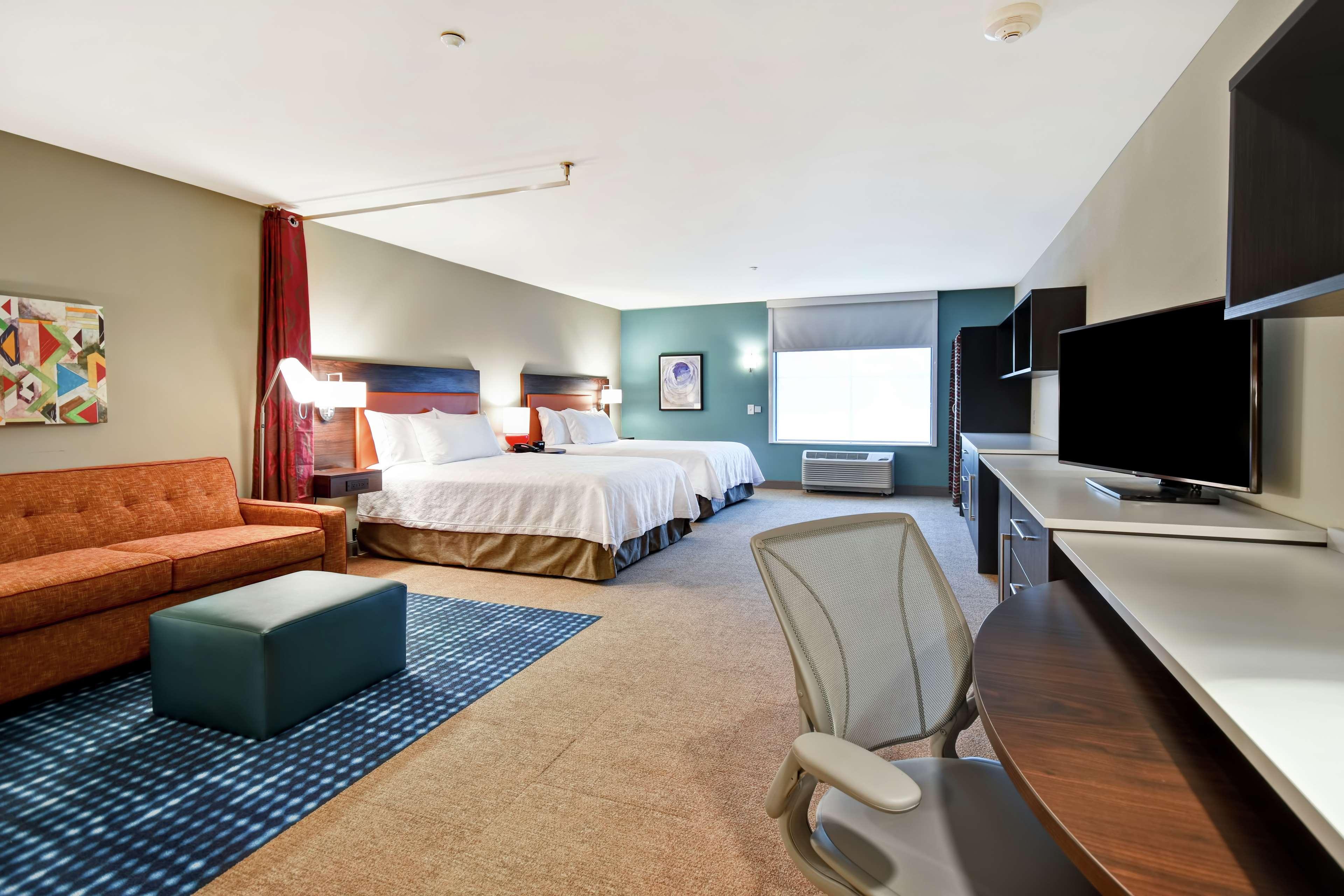 Studio Two Queen Beds