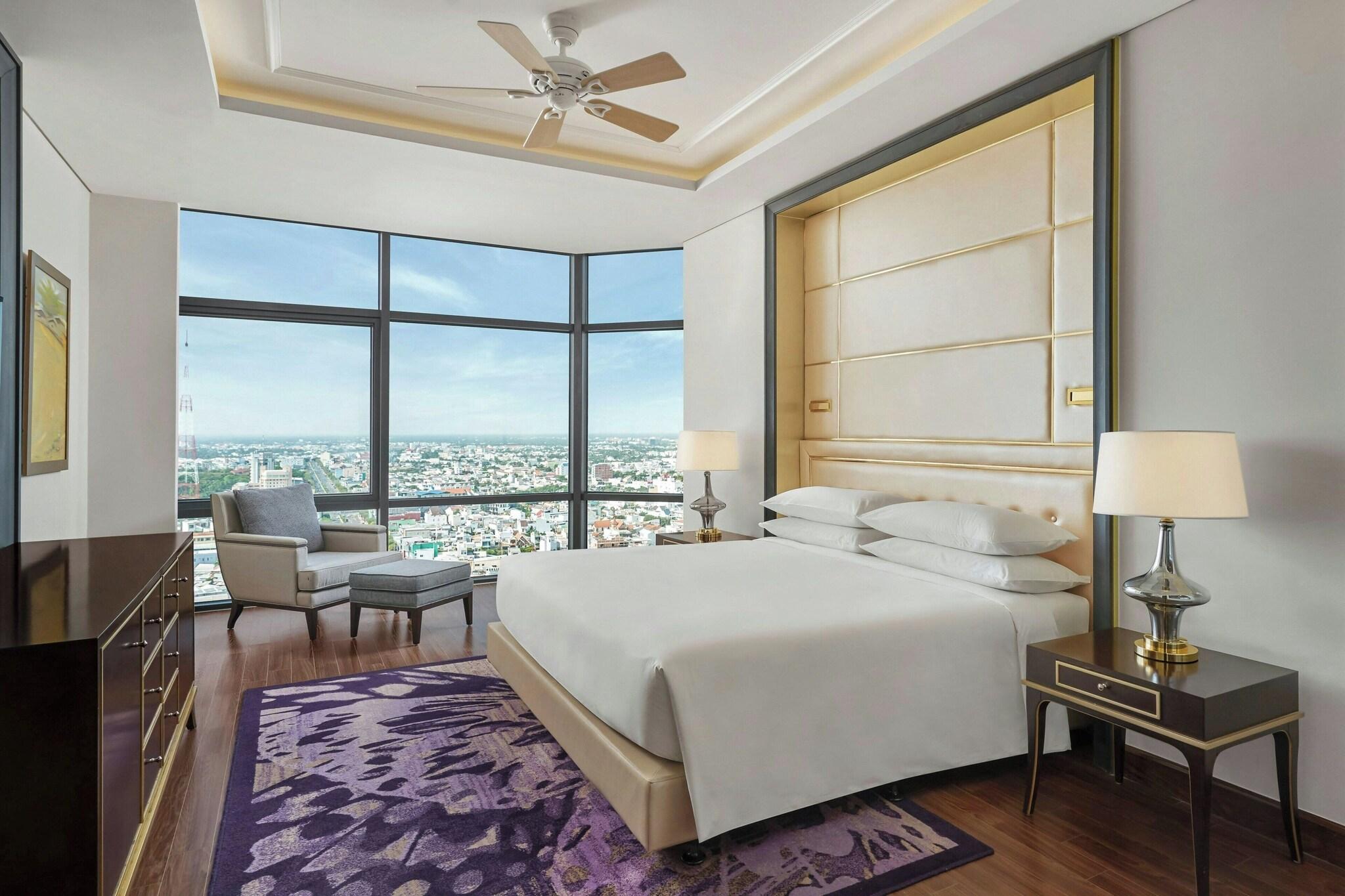 Double Club King Bed