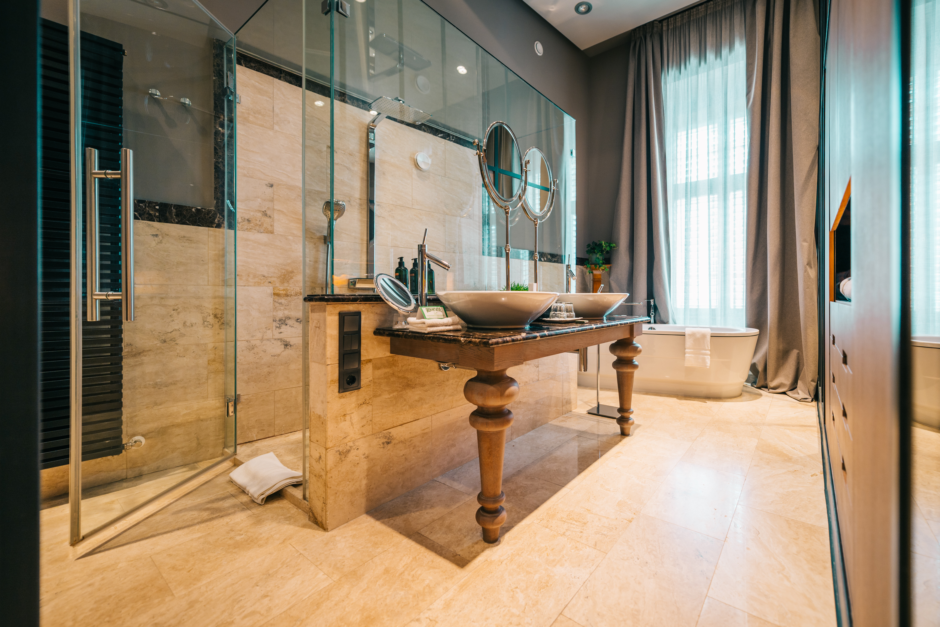 Suite Two Queen Beds with Views