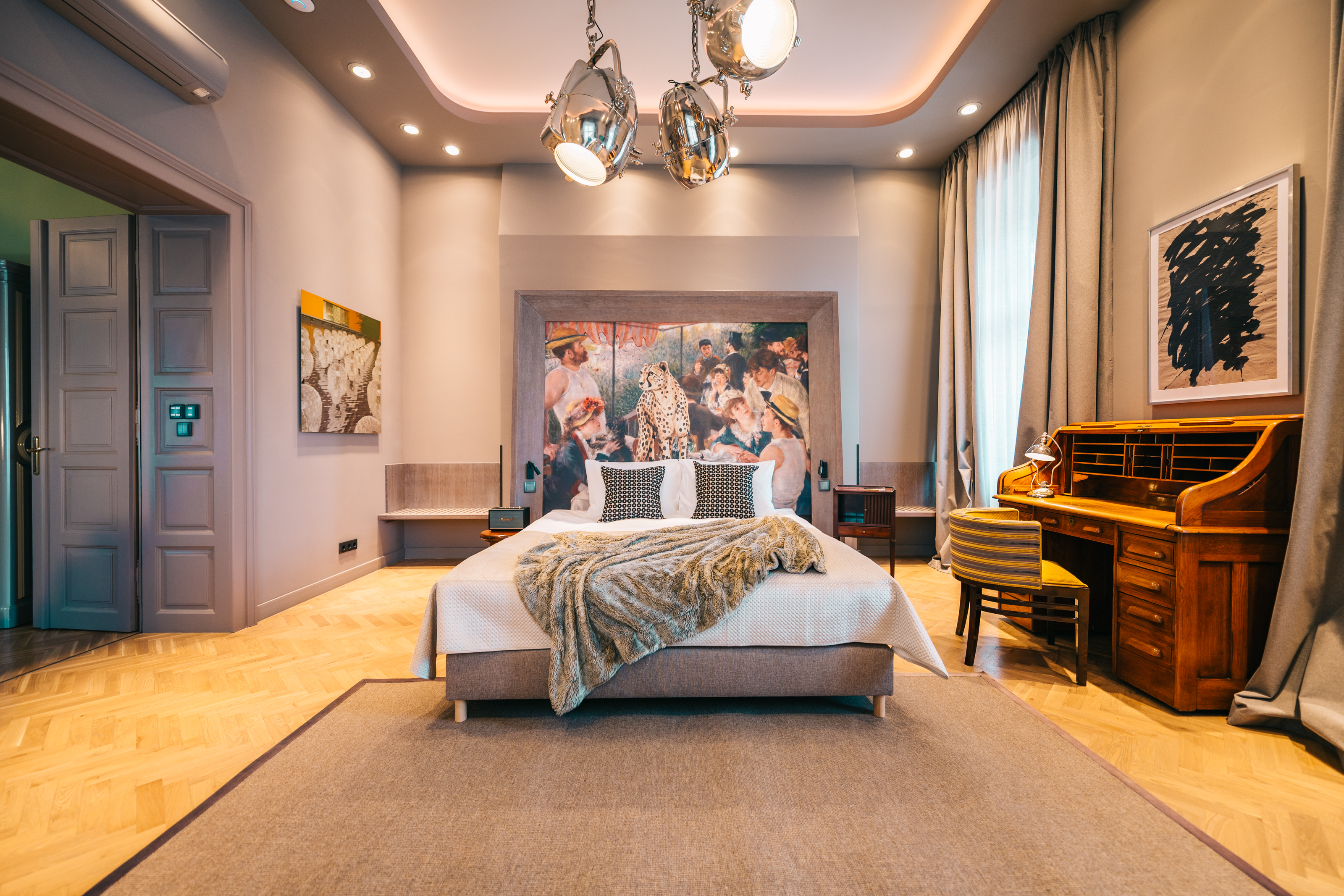 Suite Two Queen Beds with Views