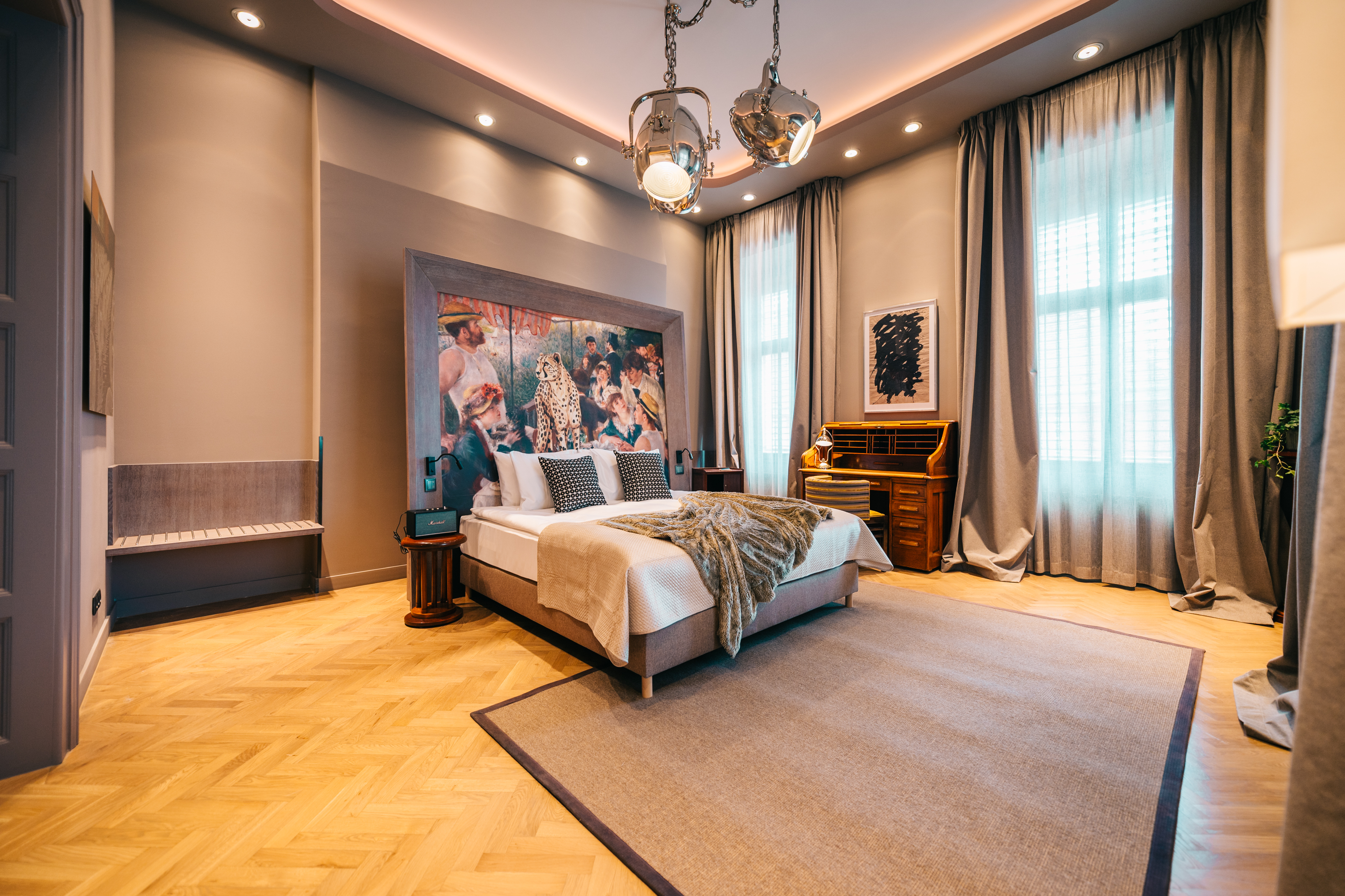 Suite Two Queen Beds with Views