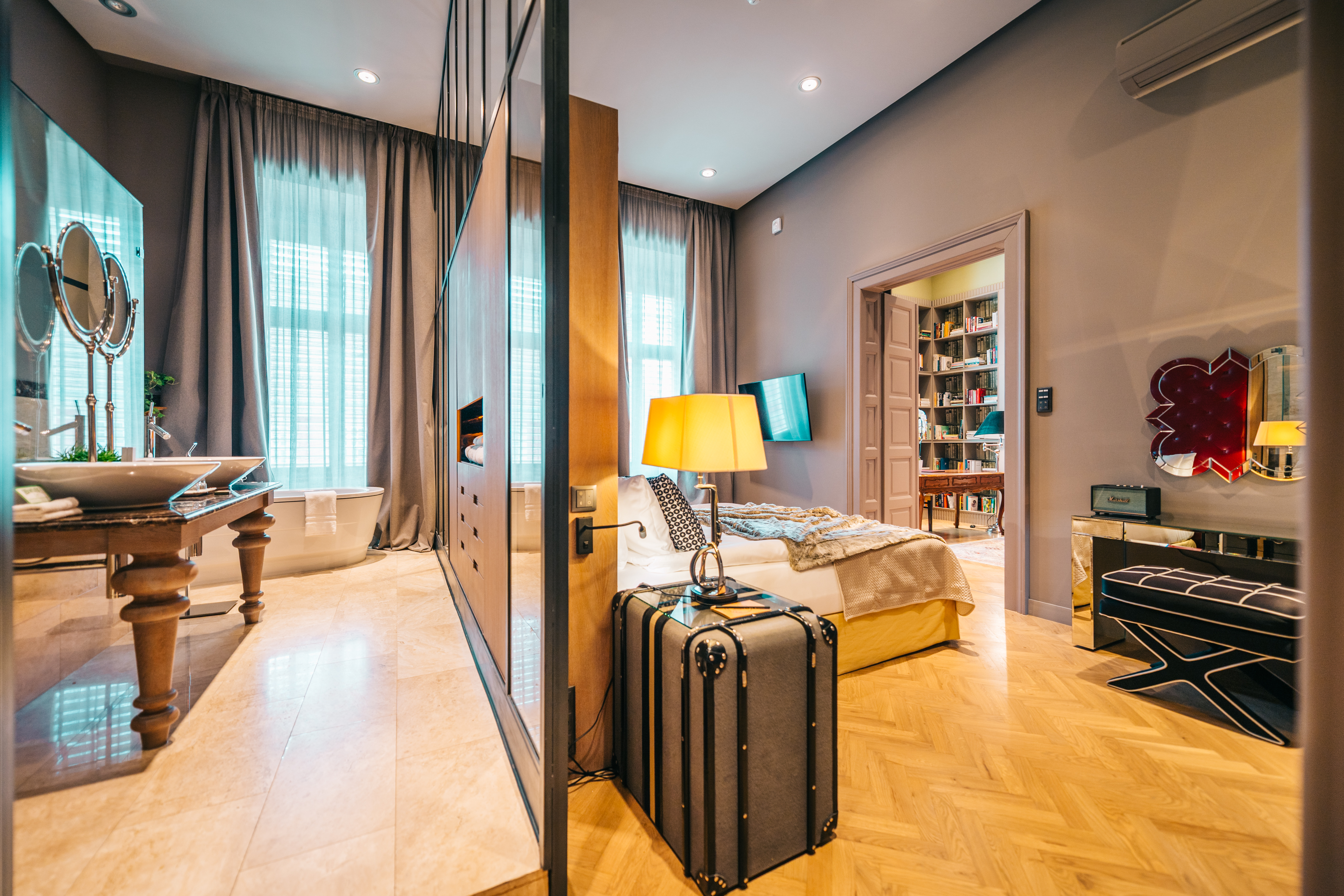 Suite Two Queen Beds with Views