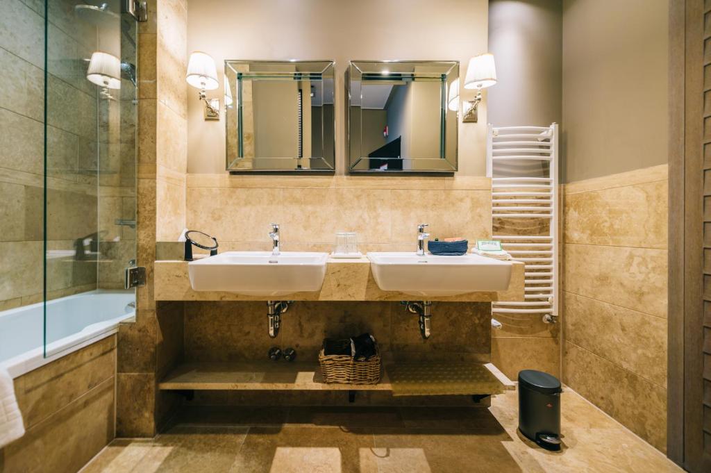 Suite Superior with Air Conditioning