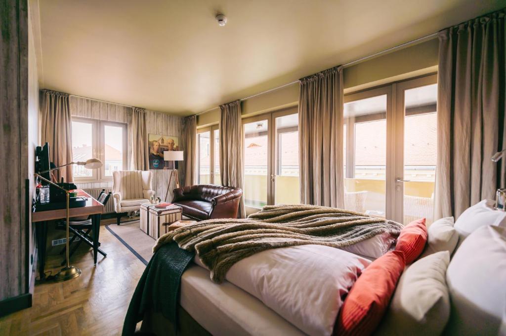 Suite Superior with Air Conditioning