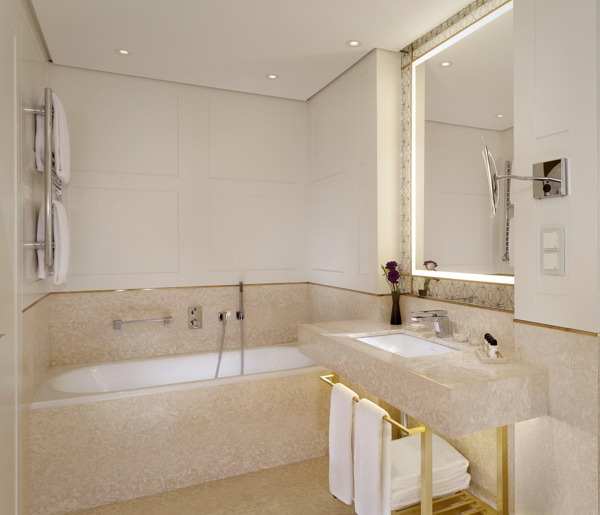 Double Deluxe Queen Bed