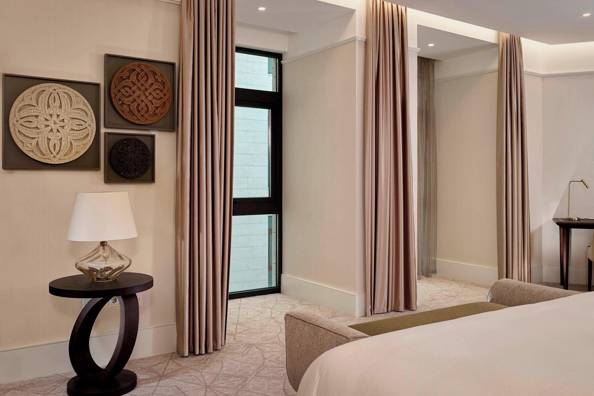 Studio King Size Bed