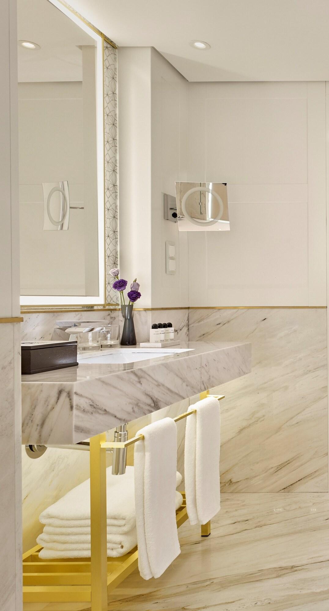 Studio King Size Bed