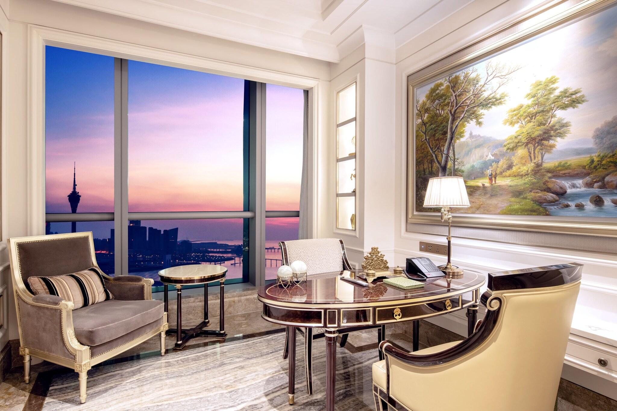 Suite Ocean View King Bed