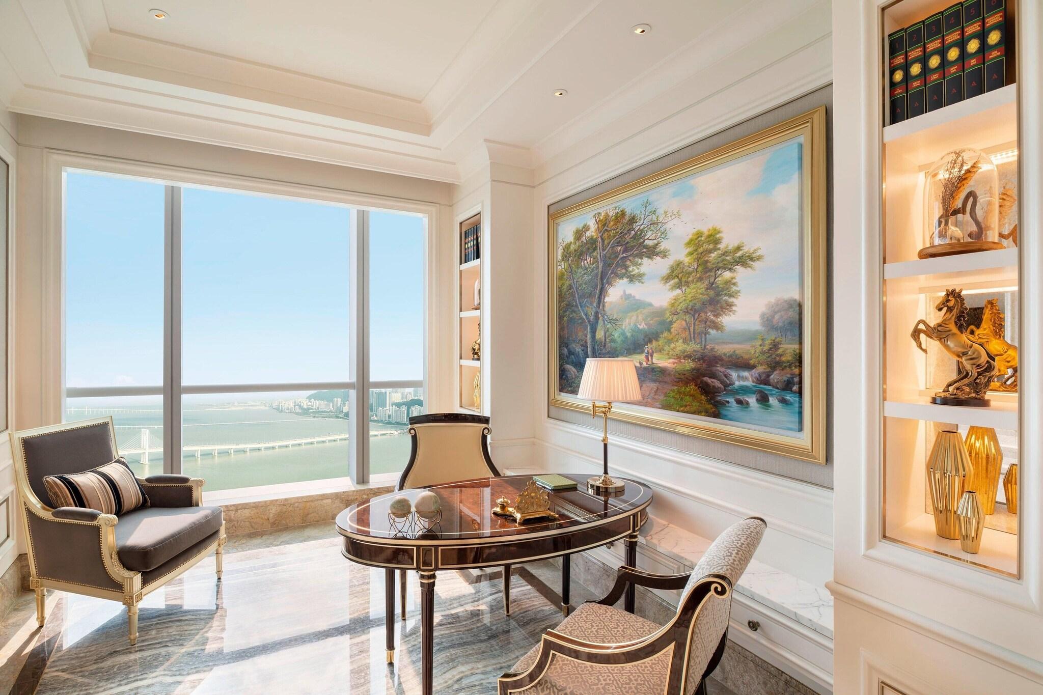 Suite Ocean View King Bed