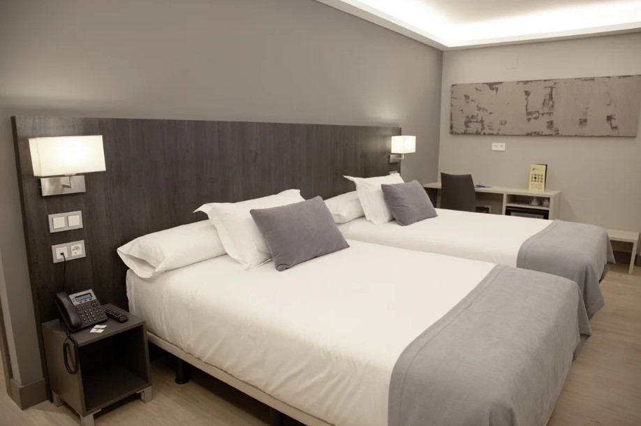 Double Single Deluxe Two Beds