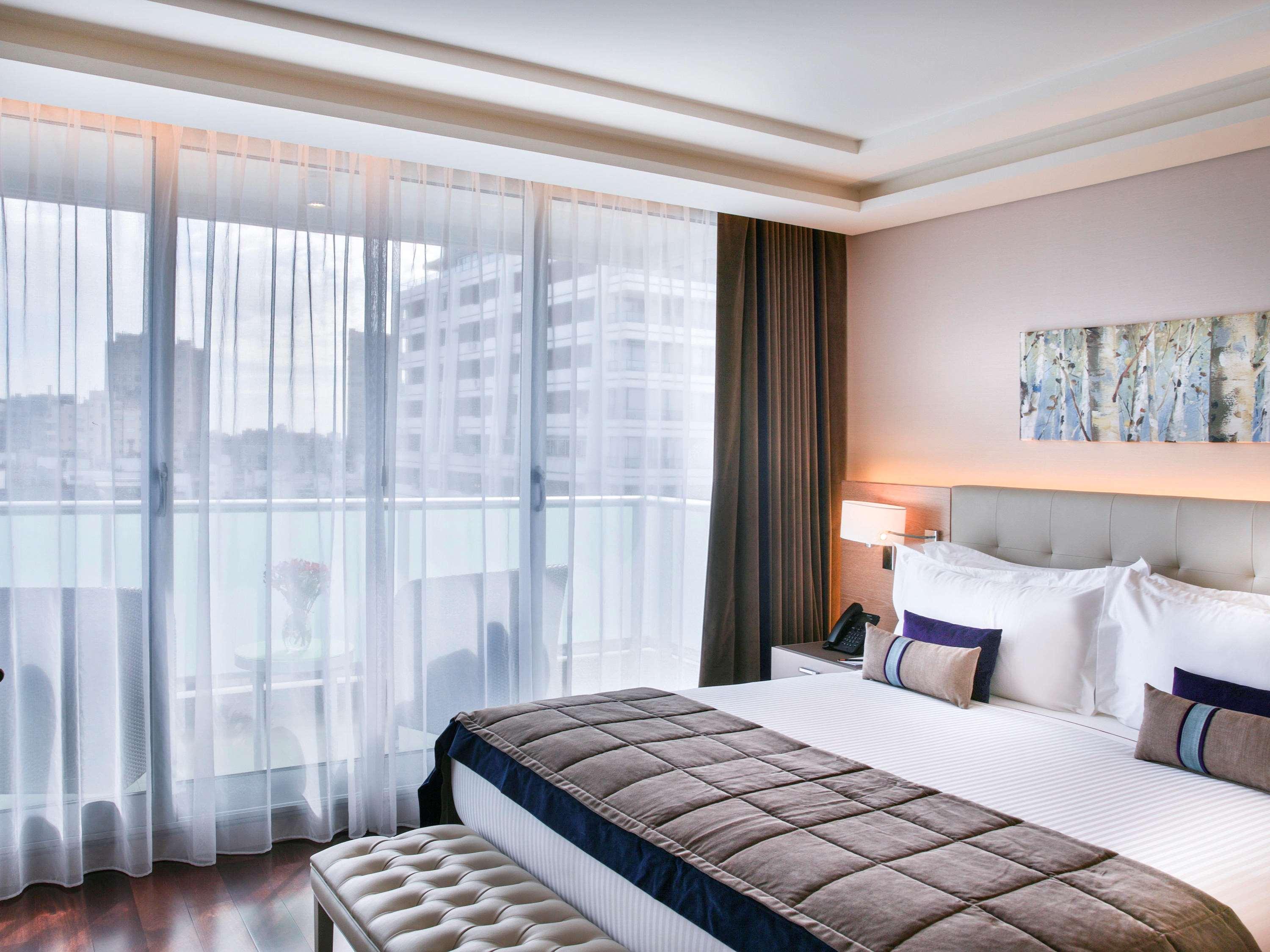 Double Deluxe King Bed