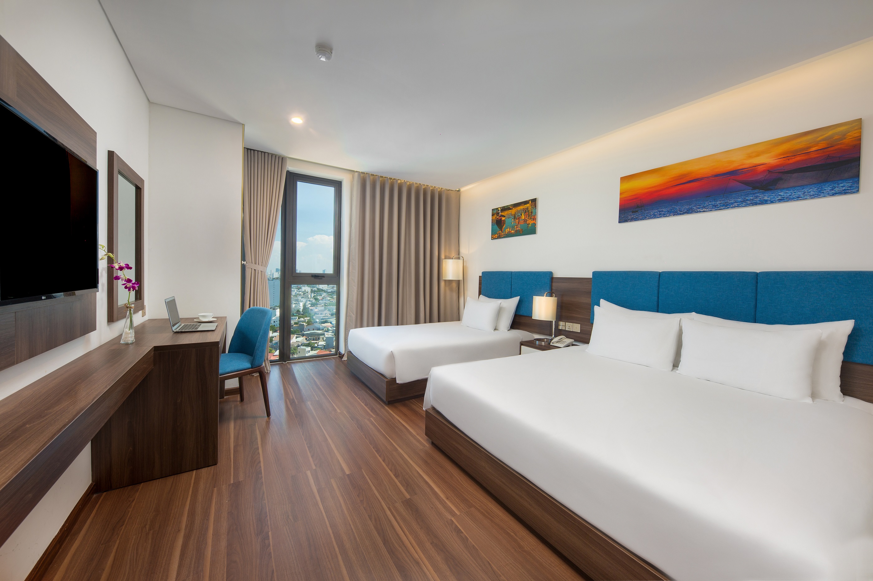 Triple Deluxe City View