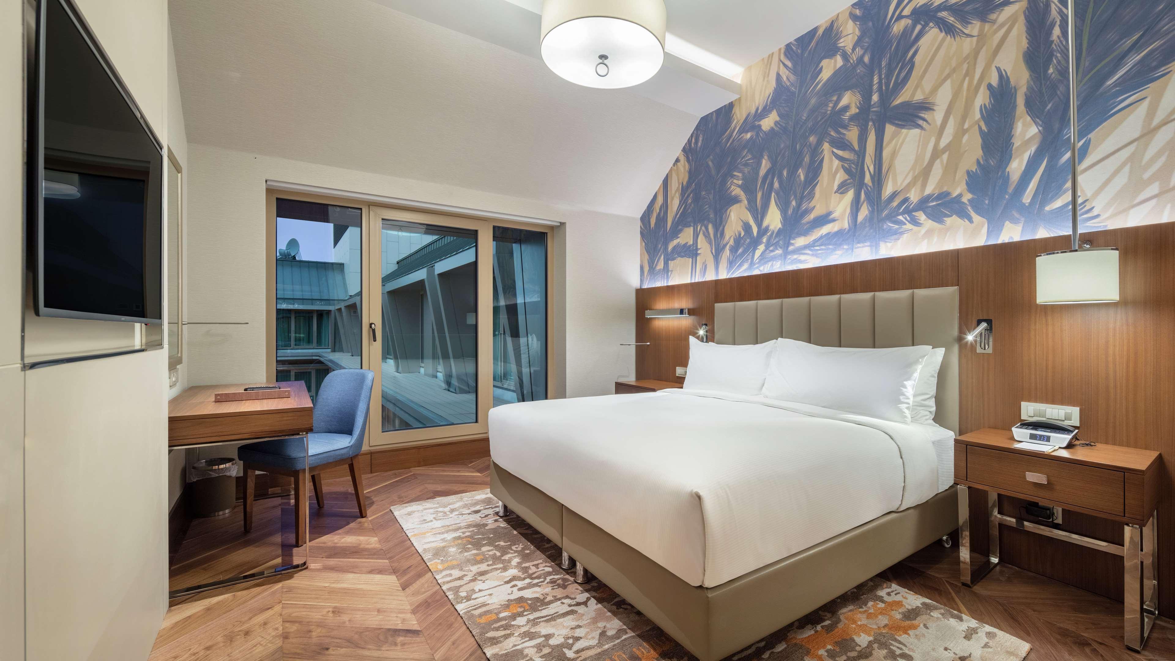 Suite Deluxe King Bed